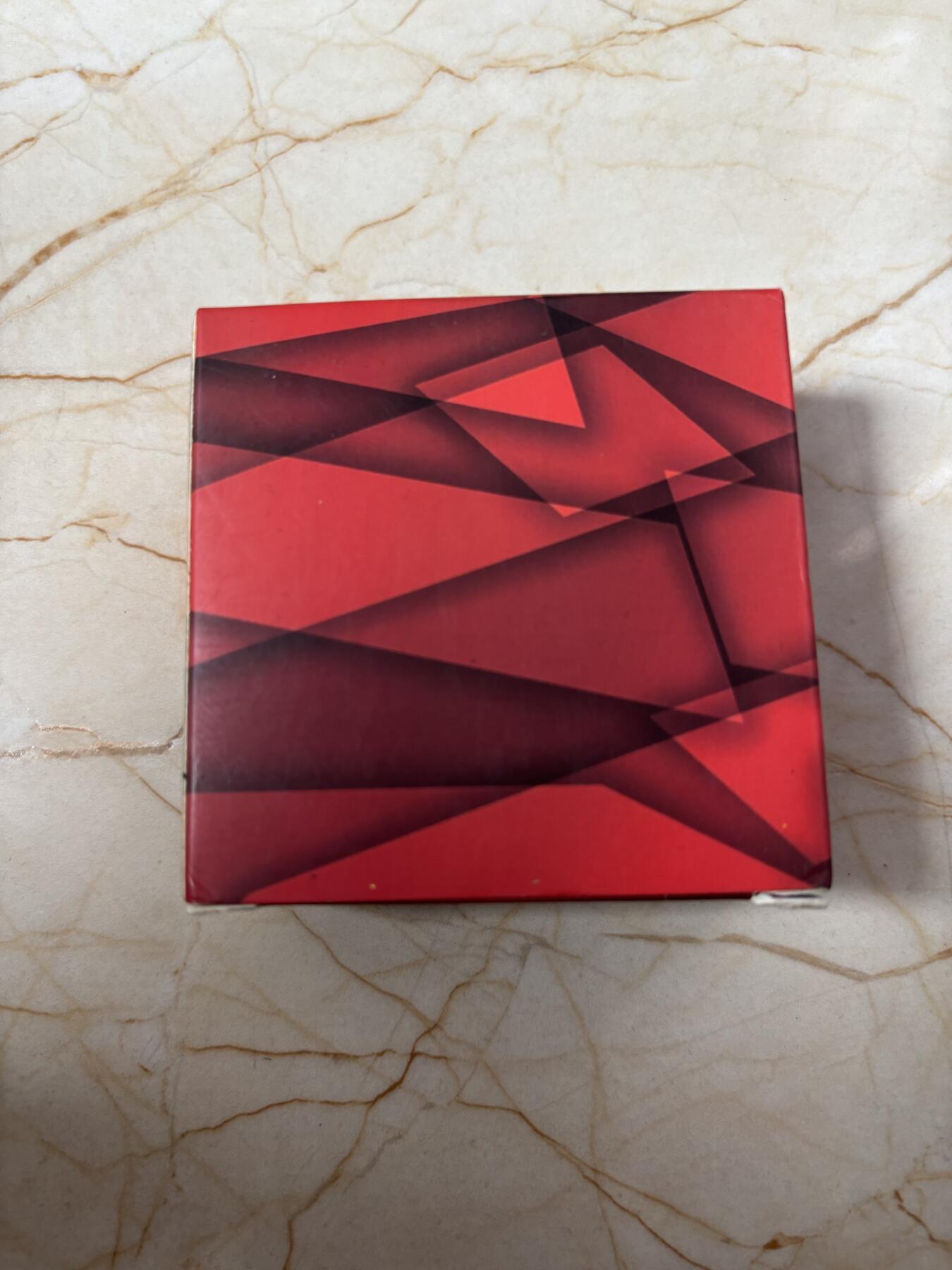 第188期拍卖 中国2018年熊猫中国国旗彩印30克镀金纪念银币，999银