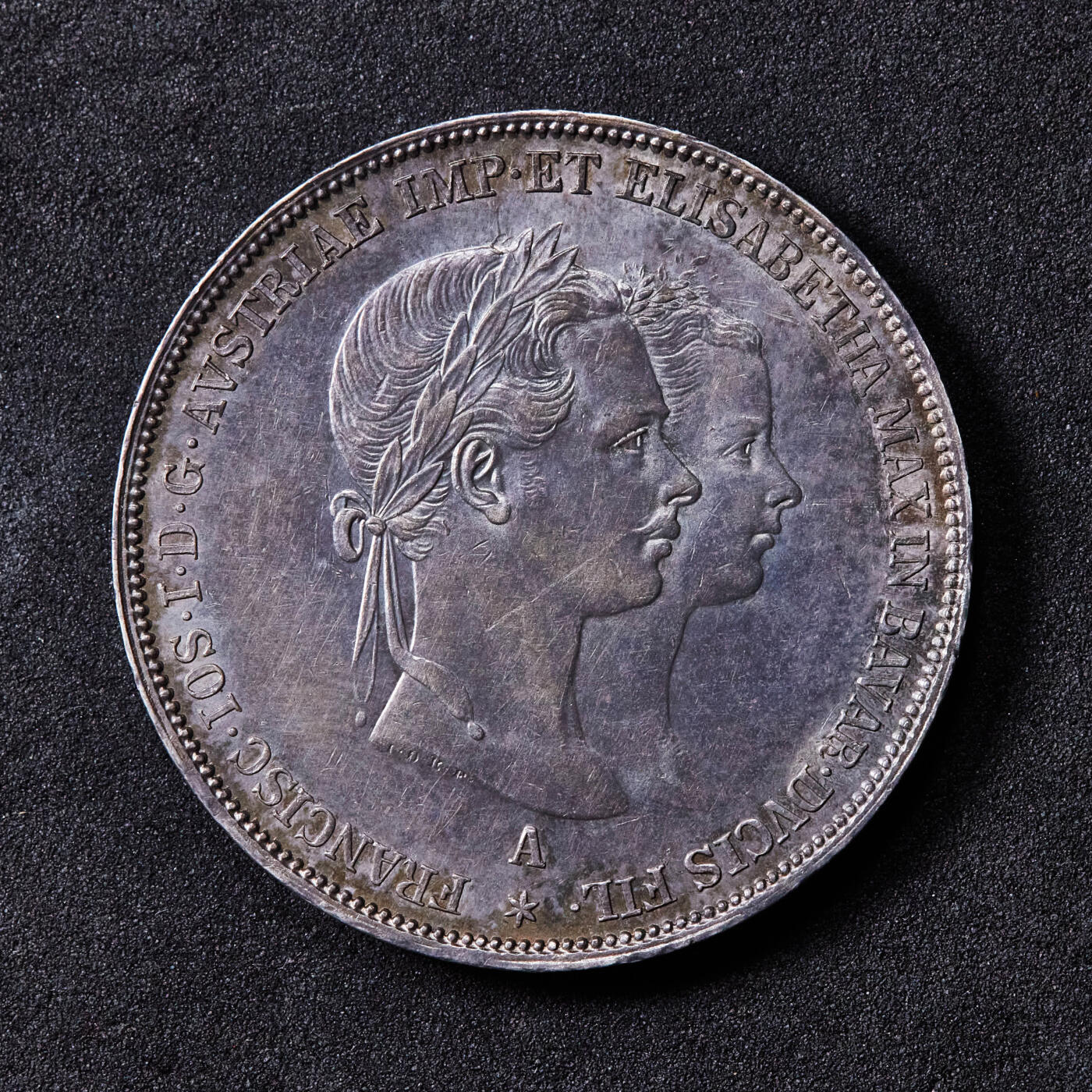 【俄甄集藏】“万象更新、马呈祥瑞”迎新春俄甄精品场-2026年(047)01-21 星期三 晚 19:30 全场包邮 奥地利1854年A版弗朗茨一世与茜茜公主结婚纪念2盾大银币，紫罗兰酱彩老包浆，名誉品种