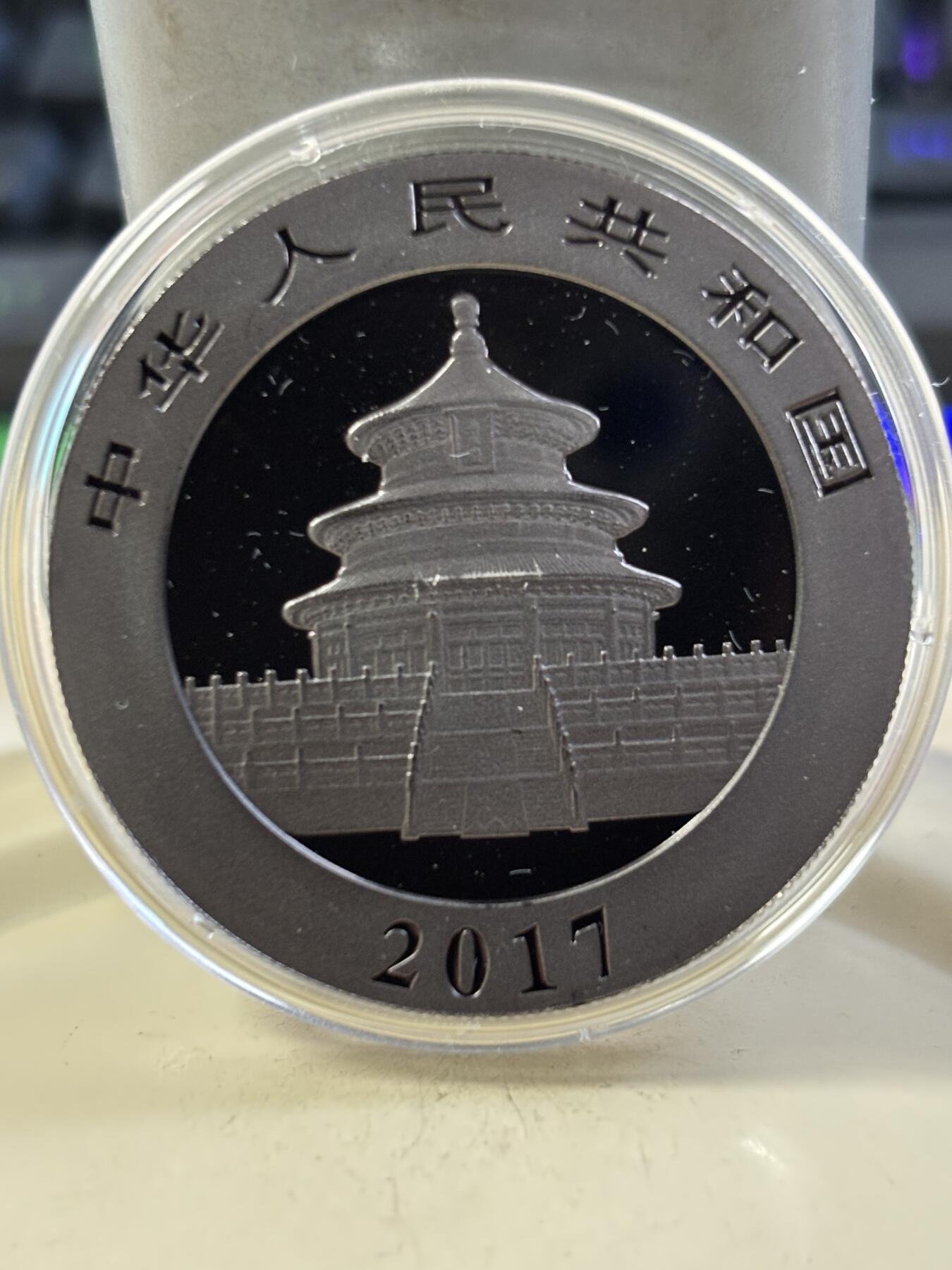 第188期拍卖 中国2017年熊猫钌化冰冻1盎司纪念银币，999银，发行量999枚