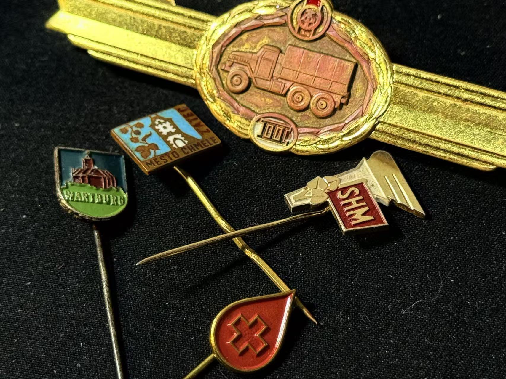 罗岚⭐爱藏⭐甄选专拍第四场-分享拍场赚佣（实体经营） 民主德国勋赏一组（珐琅插针 通讯技能）