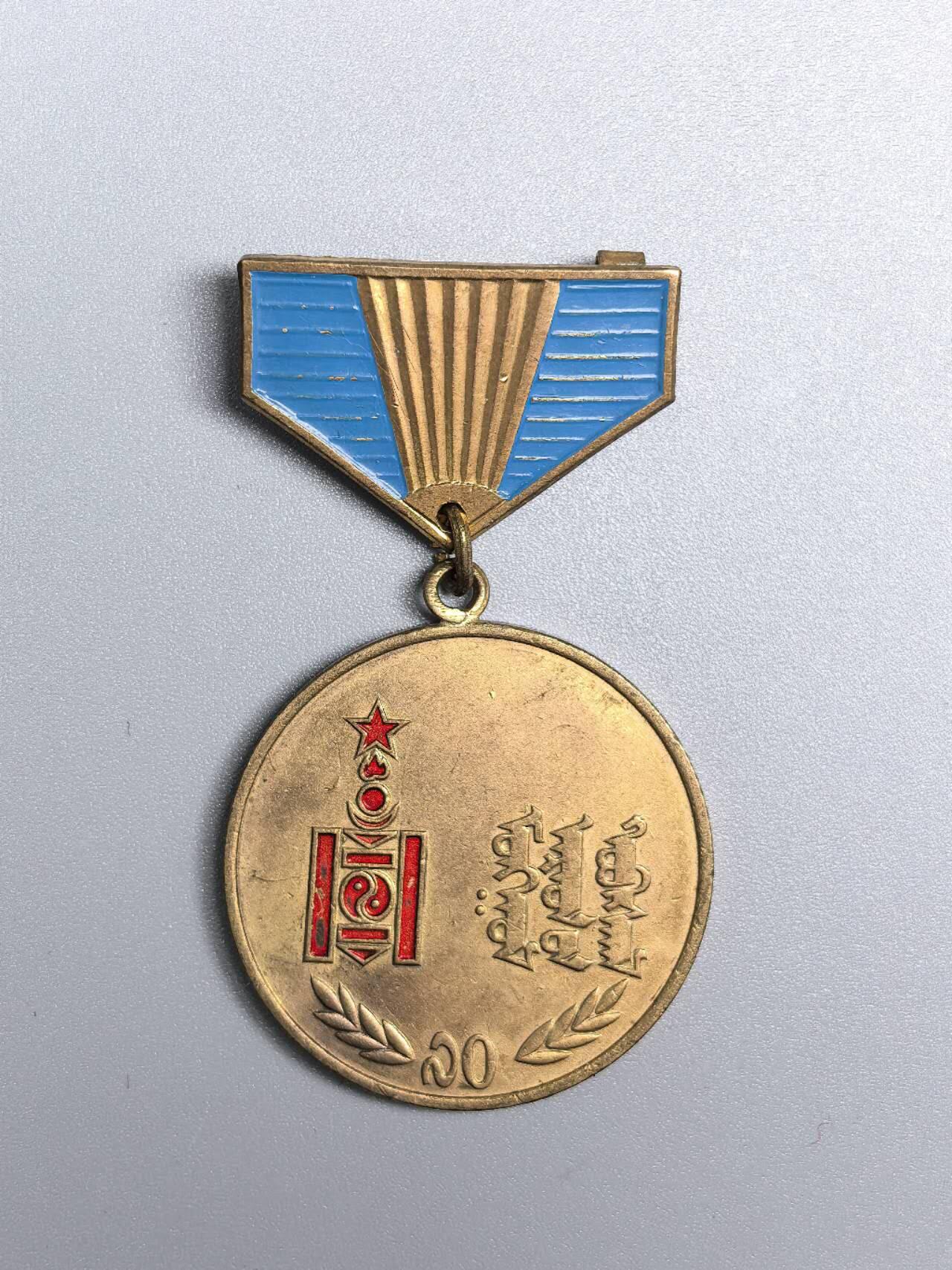 小驴勋章奖章收藏1月17日周六晚六点拍卖（珍爱和平，收藏战争，铭记历史，勿忘国耻，忠党爱国。有偿代拍，送拍规则在简介最后，参拍须阅读规则后再参拍，关系到运费包装发货时效真假辨别等关键信息，拍卖时不再发原图，看大图店主微信码在拍卖店铺介绍里）