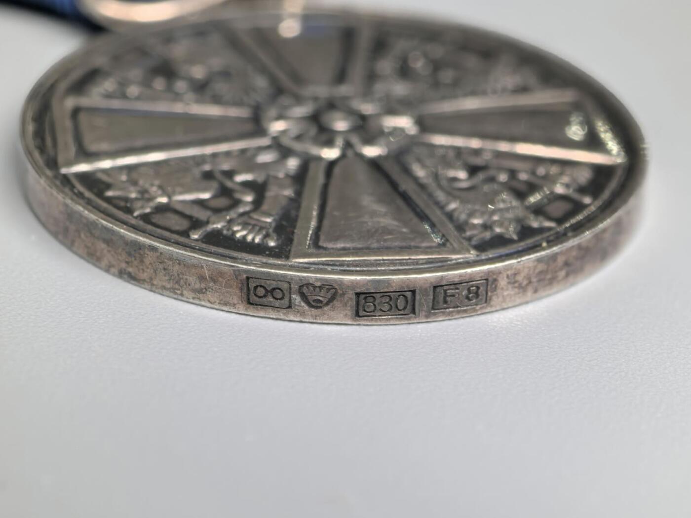 小驴勋章奖章收藏1月17日周六晚六点拍卖（珍爱和平，收藏战争，铭记历史，勿忘国耻，忠党爱国。有偿代拍，送拍规则在简介最后，参拍须阅读规则后再参拍，关系到运费包装发货时效真假辨别等关键信息，拍卖时不再发原图，看大图店主微信码在拍卖店铺介绍里）