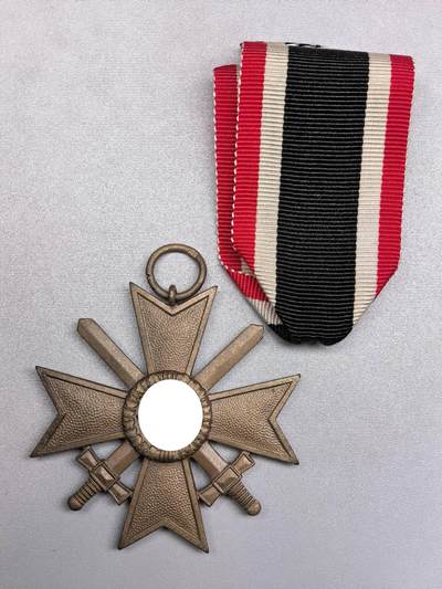 小驴勋章奖章收藏1月17日周六晚六点拍卖（珍爱和平，收藏战争，铭记历史，勿忘国耻，忠党爱国。有偿代拍，送拍规则在简介最后，参拍须阅读规则后再参拍，关系到运费包装发货时效真假辨别等关键信息，拍卖时不再发原图，看大图店主微信码在拍卖店铺介绍里） - 得三二级佩剑战功十字勋章，环打34厂标