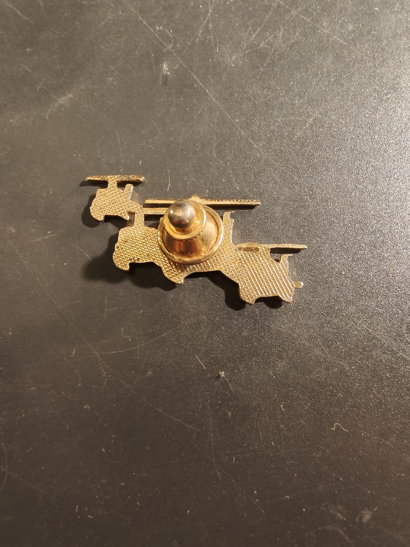 老王徽章第177期 美国UH-1“休伊”直升机编队徽章