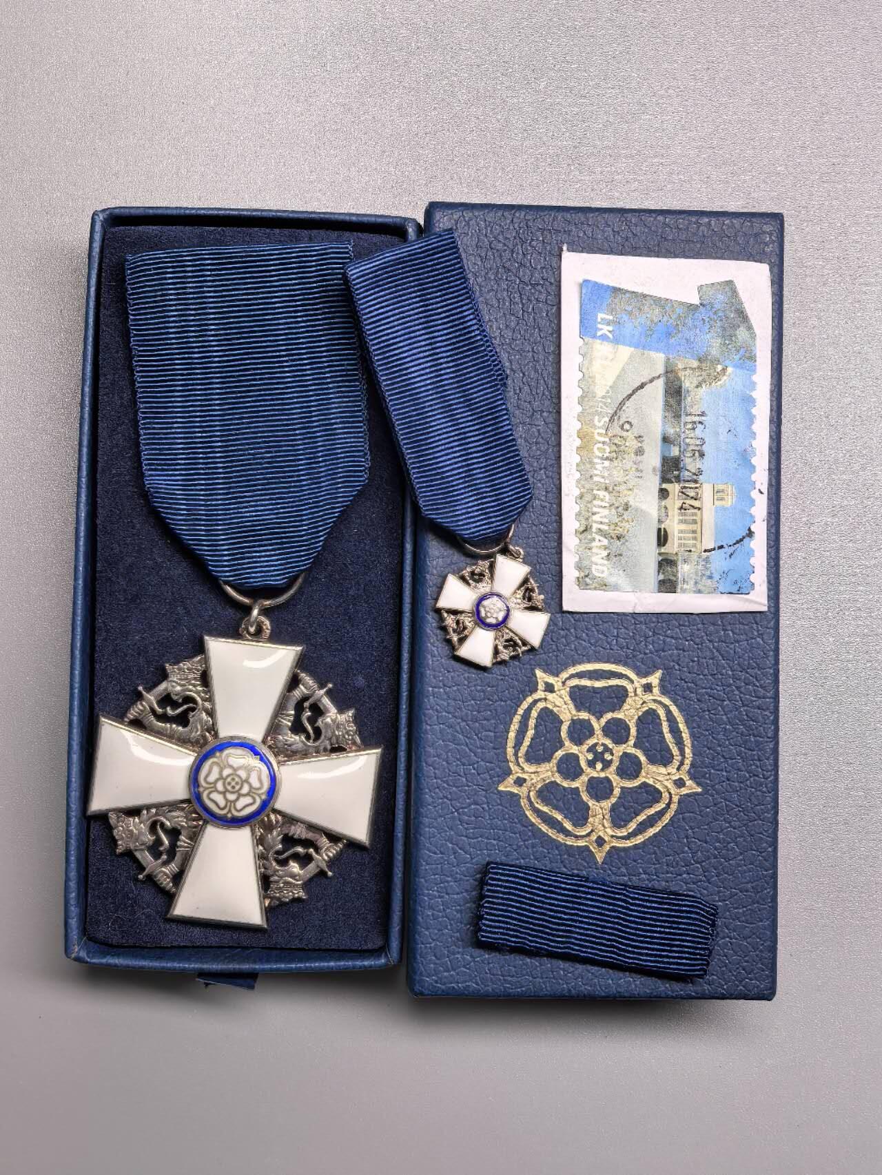 小驴勋章奖章收藏1月17日周六晚六点拍卖（珍爱和平，收藏战争，铭记历史，勿忘国耻，忠党爱国。有偿代拍，送拍规则在简介最后，参拍须阅读规则后再参拍，关系到运费包装发货时效真假辨别等关键信息，拍卖时不再发原图，看大图店主微信码在拍卖店铺介绍里）