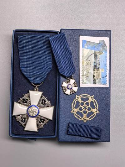 小驴勋章奖章收藏1月17日周六晚六点拍卖（珍爱和平，收藏战争，铭记历史，勿忘国耻，忠党爱国。有偿代拍，送拍规则在简介最后，参拍须阅读规则后再参拍，关系到运费包装发货时效真假辨别等关键信息，拍卖时不再发原图，看大图店主微信码在拍卖店铺介绍里） - 芬兰骑士级白玫瑰材质，银质珐琅，环打标，带盒带迷你章带张税票带略