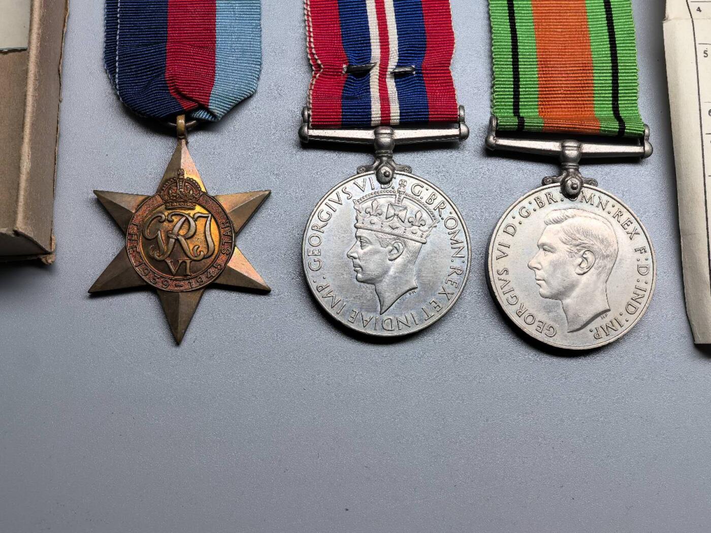 小驴勋章奖章收藏1月17日周六晚六点拍卖（珍爱和平，收藏战争，铭记历史，勿忘国耻，忠党爱国。有偿代拍，送拍规则在简介最后，参拍须阅读规则后再参拍，关系到运费包装发货时效真假辨别等关键信息，拍卖时不再发原图，看大图店主微信码在拍卖店铺介绍里）