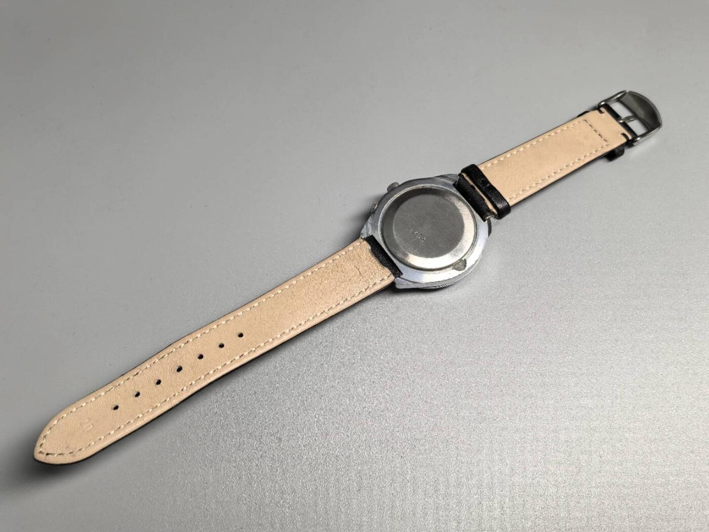 小驴勋章奖章收藏1月17日周六晚六点拍卖（珍爱和平，收藏战争，铭记历史，勿忘国耻，忠党爱国。有偿代拍，送拍规则在简介最后，参拍须阅读规则后再参拍，关系到运费包装发货时效真假辨别等关键信息，拍卖时不再发原图，看大图店主微信码在拍卖店铺介绍里） 苏联制火箭牌手表，品相如图，走时准确