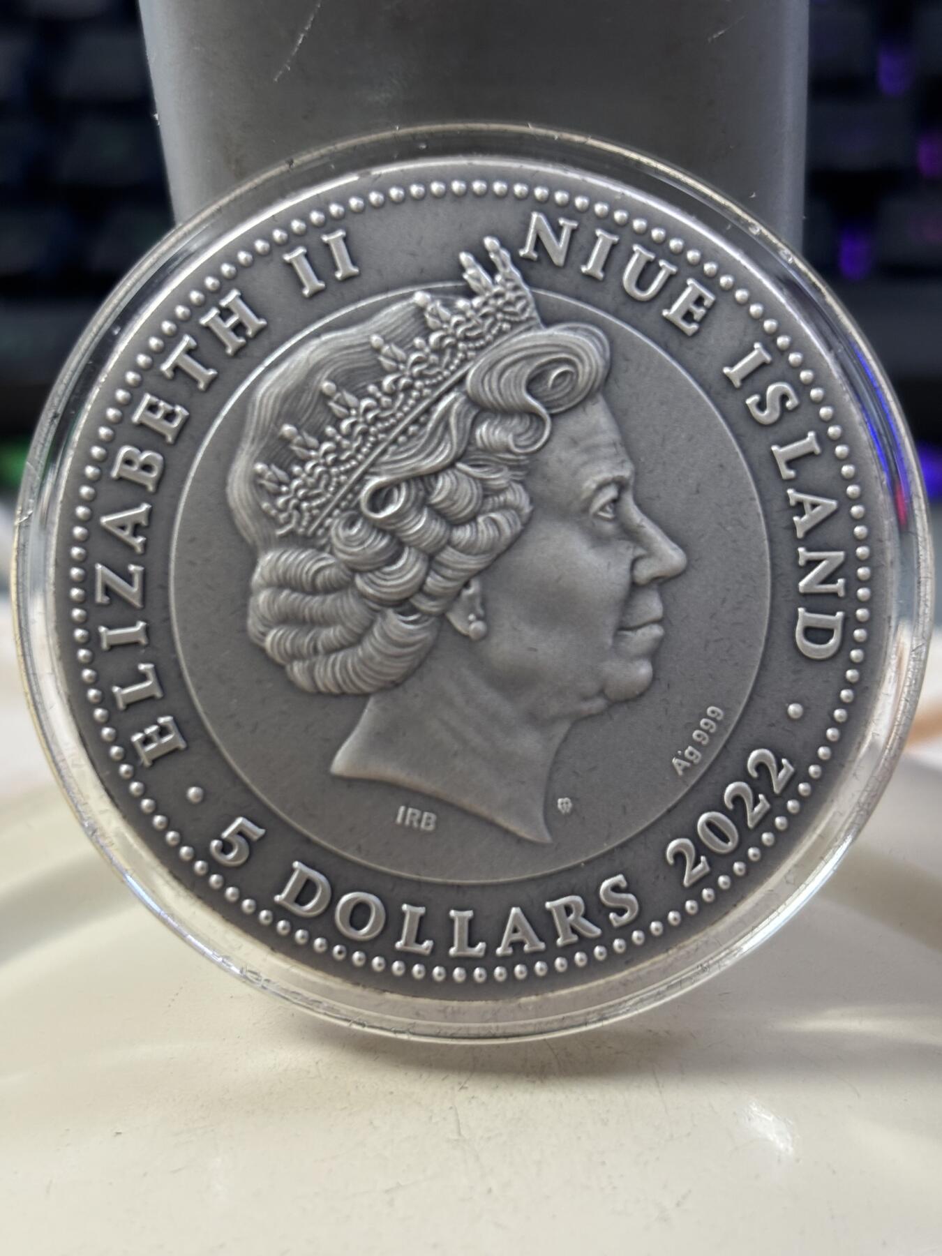 第188期拍卖 纽埃2022年希腊和罗马神赫尔墨斯嵌树脂2盎司纪念银币，999银，发行500枚