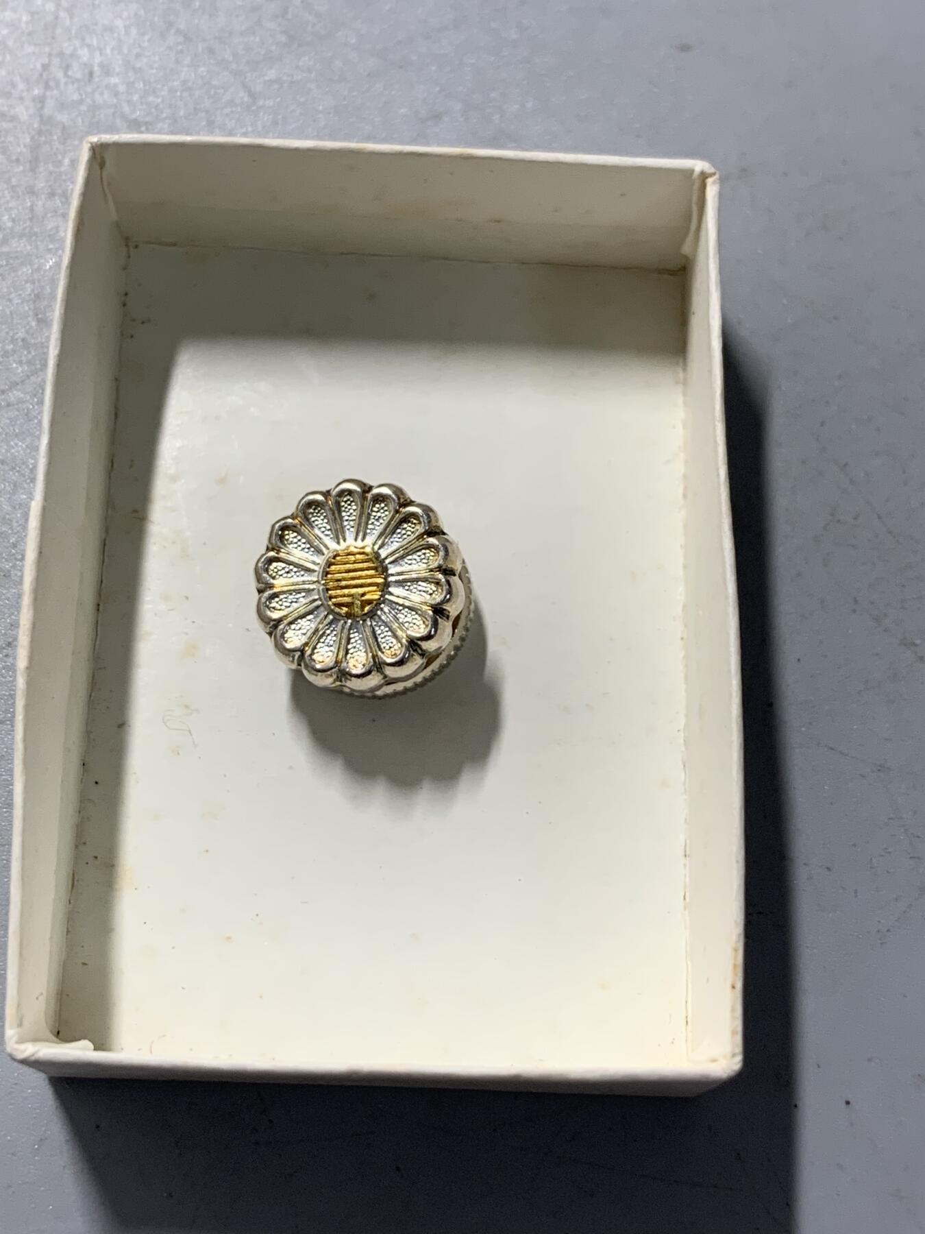 远东徽章小铺1月18日周日晚上9点结束 自民党党员章