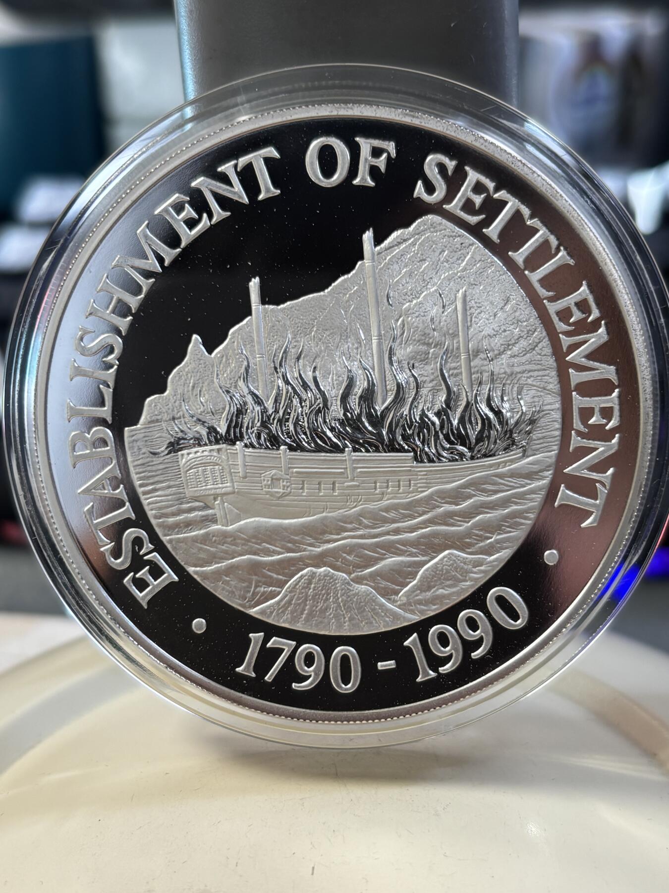 第188期拍卖 皮特凯恩群岛1990年火烧船5盎司精制纪念银币，999银，发行2500枚