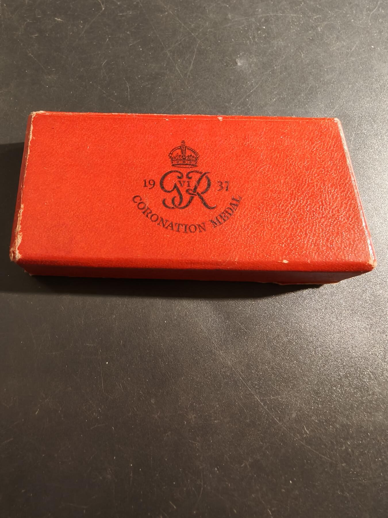 老王徽章第177期 英国乔治六世国王加冕纪念章   925银   30g    原盒