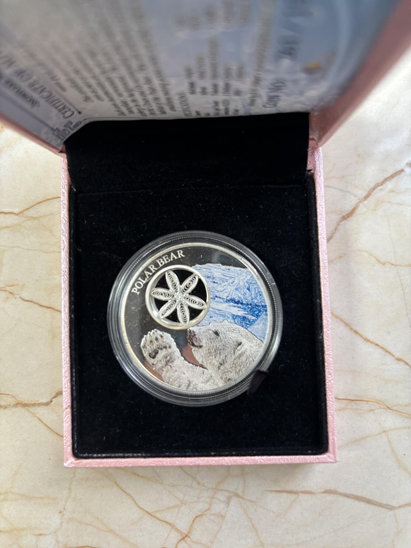第188期拍卖 托克劳2015年掐丝动物系列北极熊1盎司纪念彩银币，999银，发行1500枚，有氧化