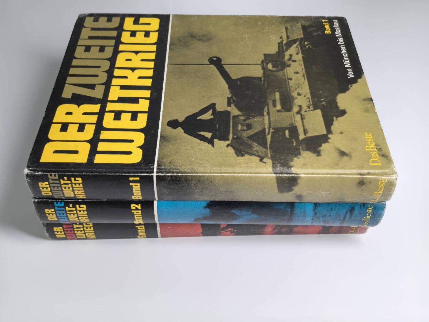 小驴勋章奖章收藏1月17日周六晚六点拍卖（珍爱和平，收藏战争，铭记历史，勿忘国耻，忠党爱国。有偿代拍，送拍规则在简介最后，参拍须阅读规则后再参拍，关系到运费包装发货时效真假辨别等关键信息，拍卖时不再发原图，看大图店主微信码在拍卖店铺介绍里） 第二次世界大战纪实大画册 全三册 完整一套，1979 年出版 印刷精良 全重约四公斤，图文并茂介绍了二战的全过程，海量二战各个战场的老照片