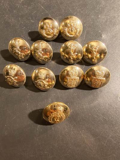 老王徽章第177期 - 英国军医、军械署、通信兵、炮兵、轻步兵衣扣一组   11枚     女王时期    20mm