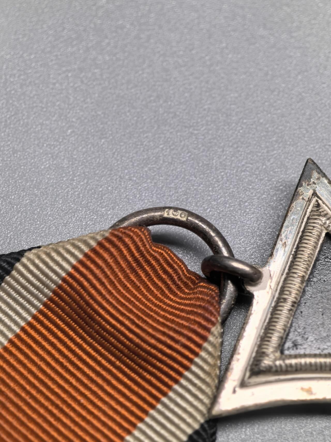 小驴勋章奖章收藏1月17日周六晚六点拍卖（珍爱和平，收藏战争，铭记历史，勿忘国耻，忠党爱国。有偿代拍，送拍规则在简介最后，参拍须阅读规则后再参拍，关系到运费包装发货时效真假辨别等关键信息，拍卖时不再发原图，看大图店主微信码在拍卖店铺介绍里） 德三ek2，环打100厂标