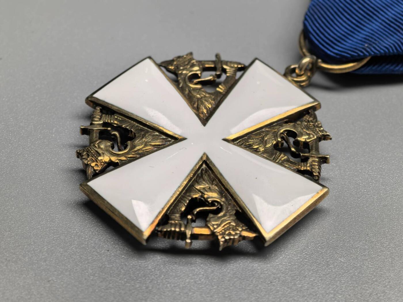 小驴勋章奖章收藏1月17日周六晚六点拍卖（珍爱和平，收藏战争，铭记历史，勿忘国耻，忠党爱国。有偿代拍，送拍规则在简介最后，参拍须阅读规则后再参拍，关系到运费包装发货时效真假辨别等关键信息，拍卖时不再发原图，看大图店主微信码在拍卖店铺介绍里）