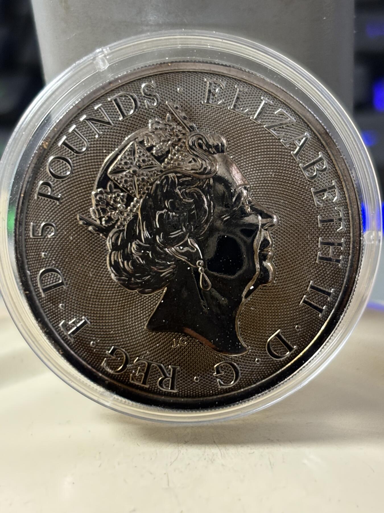 第188期拍卖 英国2018年女王神兽系列独角兽2盎司钌化镀金纪念银币，999银，发行2000枚，有氧化