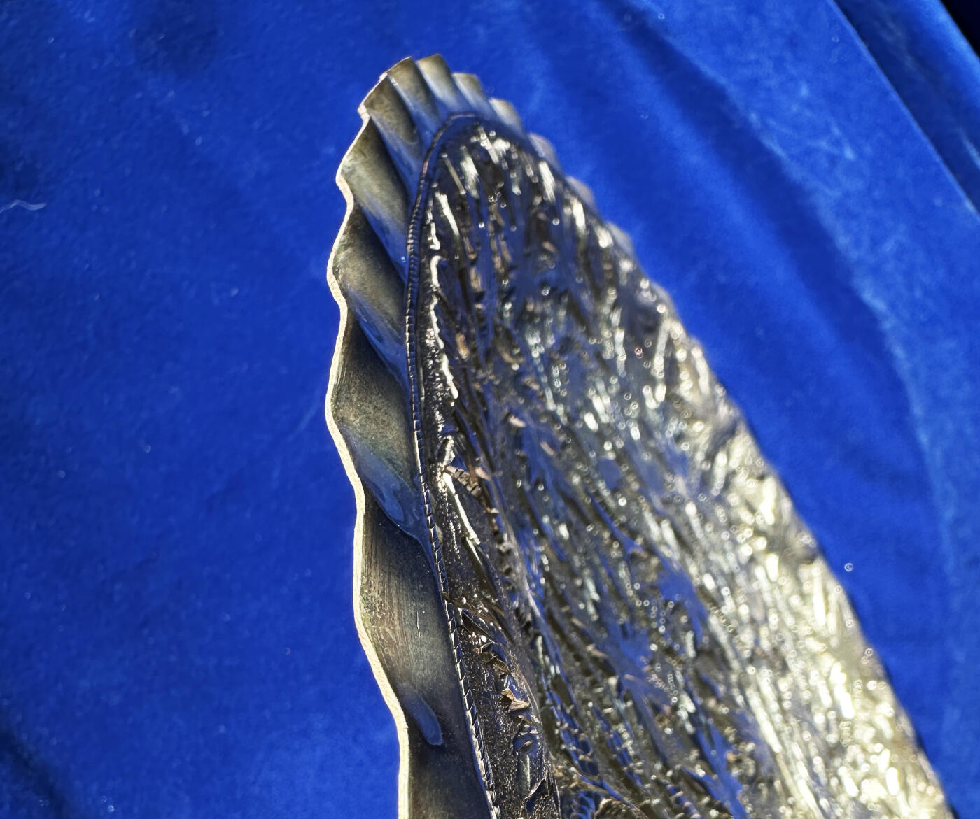 【俄甄集藏】“万象更新、马呈祥瑞”迎新春俄甄精品场-2026年(047)01-21 星期三 晚 19:30 全场包邮 奥斯曼帝国19世纪末外销古董錾花装饰银盘，长：360mm，宽：280mm，重量：985.5克，900银，工艺精细，手工制品