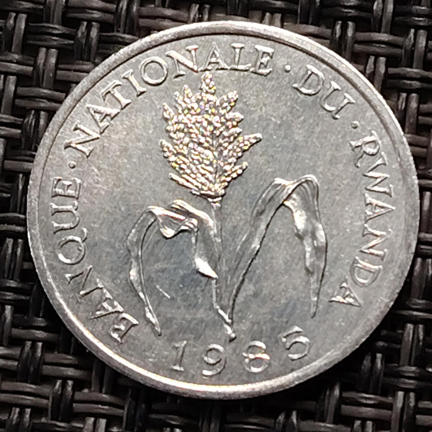 布加迪🐬～世界钱币(上海)🌾第 270 期 /  各国套币和散币 卢旺达🇷🇼 1985年 1法郎铝币～L9