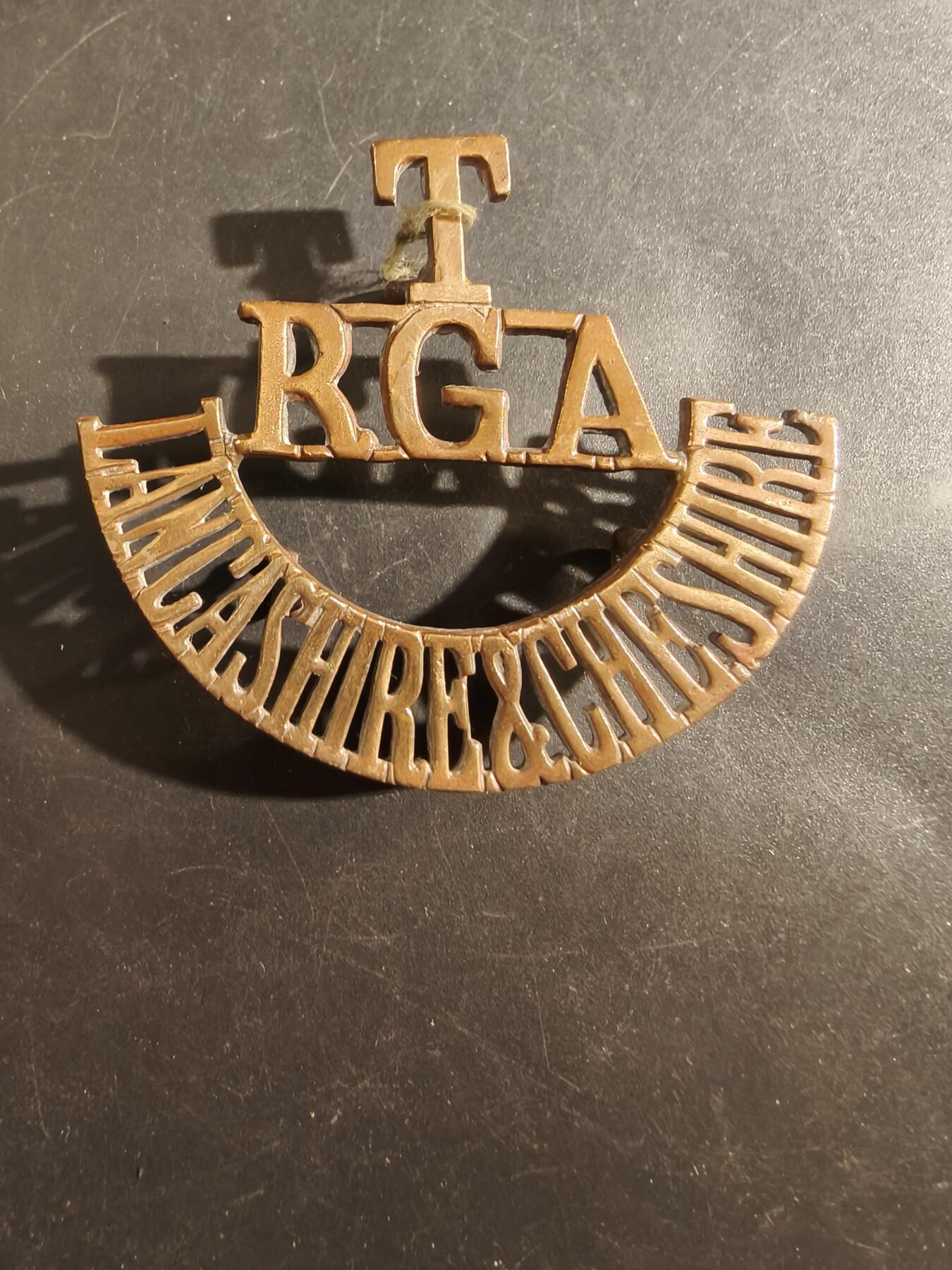 老王徽章第177期 兰开夏郡和柴郡皇家炮兵团肩章     一战时期