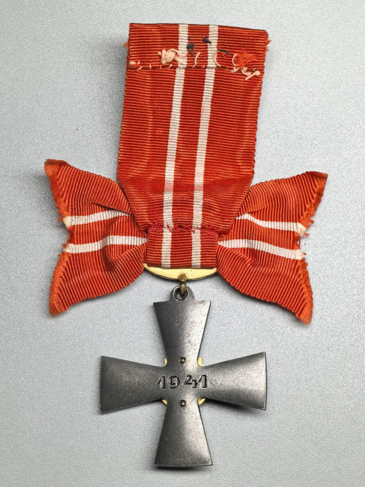 小驴勋章奖章收藏1月17日周六晚六点拍卖（珍爱和平，收藏战争，铭记历史，勿忘国耻，忠党爱国。有偿代拍，送拍规则在简介最后，参拍须阅读规则后再参拍，关系到运费包装发货时效真假辨别等关键信息，拍卖时不再发原图，看大图店主微信码在拍卖店铺介绍里） 芬兰三级自由十字勋章