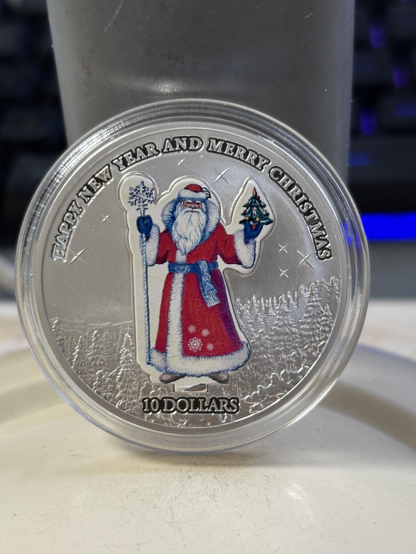 第188期拍卖 瑙鲁2008年圣诞快乐圣诞老人3D立体精制纪念银币，1盎司999银，发行15000枚，有黑点