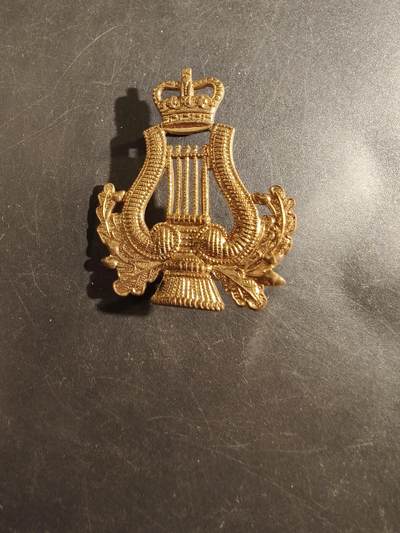 老王徽章第177期 - 英国皇家军乐团帽徽    女王时期