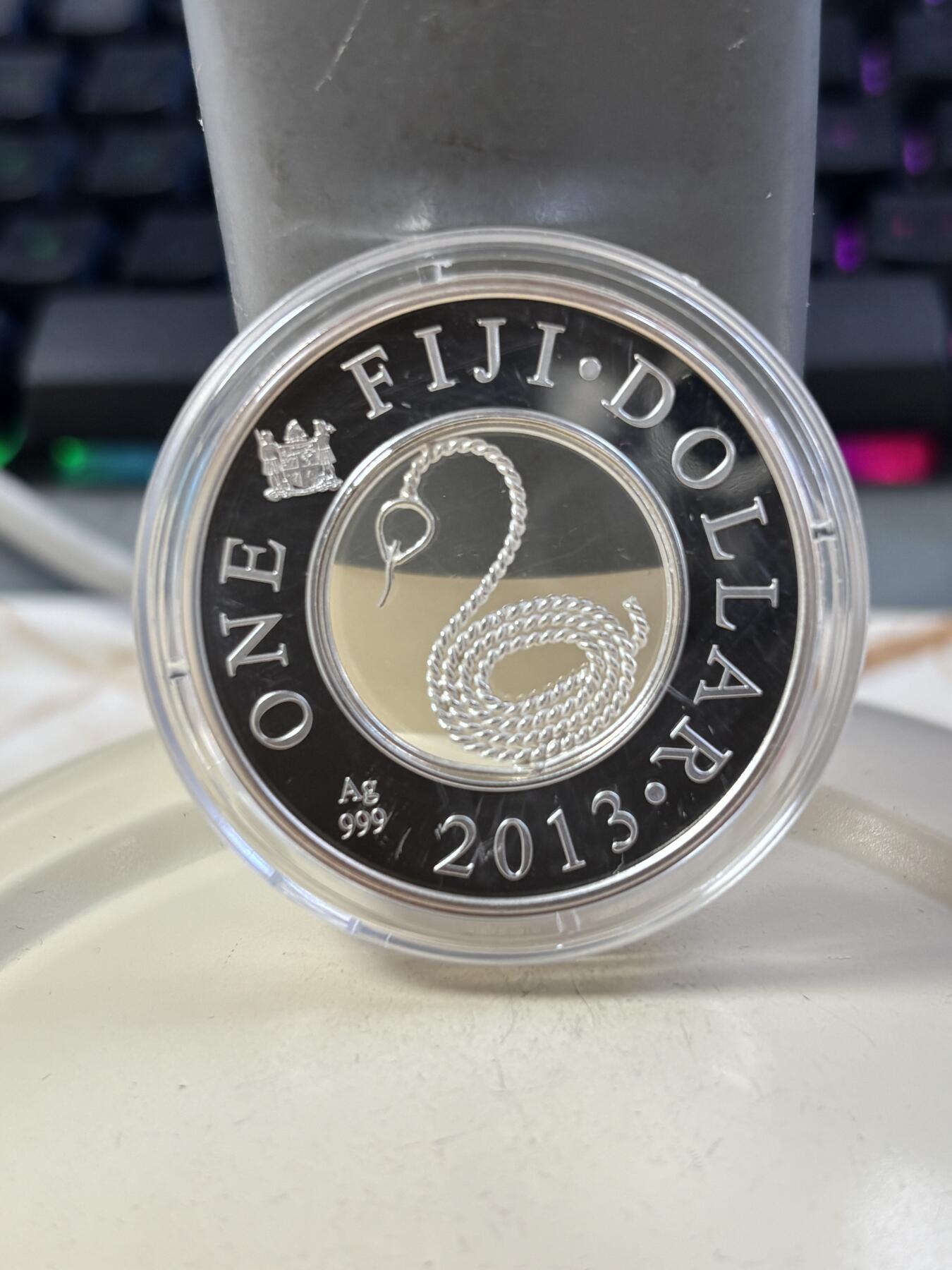 第188期拍卖 斐济2013年中国生肖蛇年花丝灵蛇掐丝工艺镂空银币20.5克，999银，发行4000枚