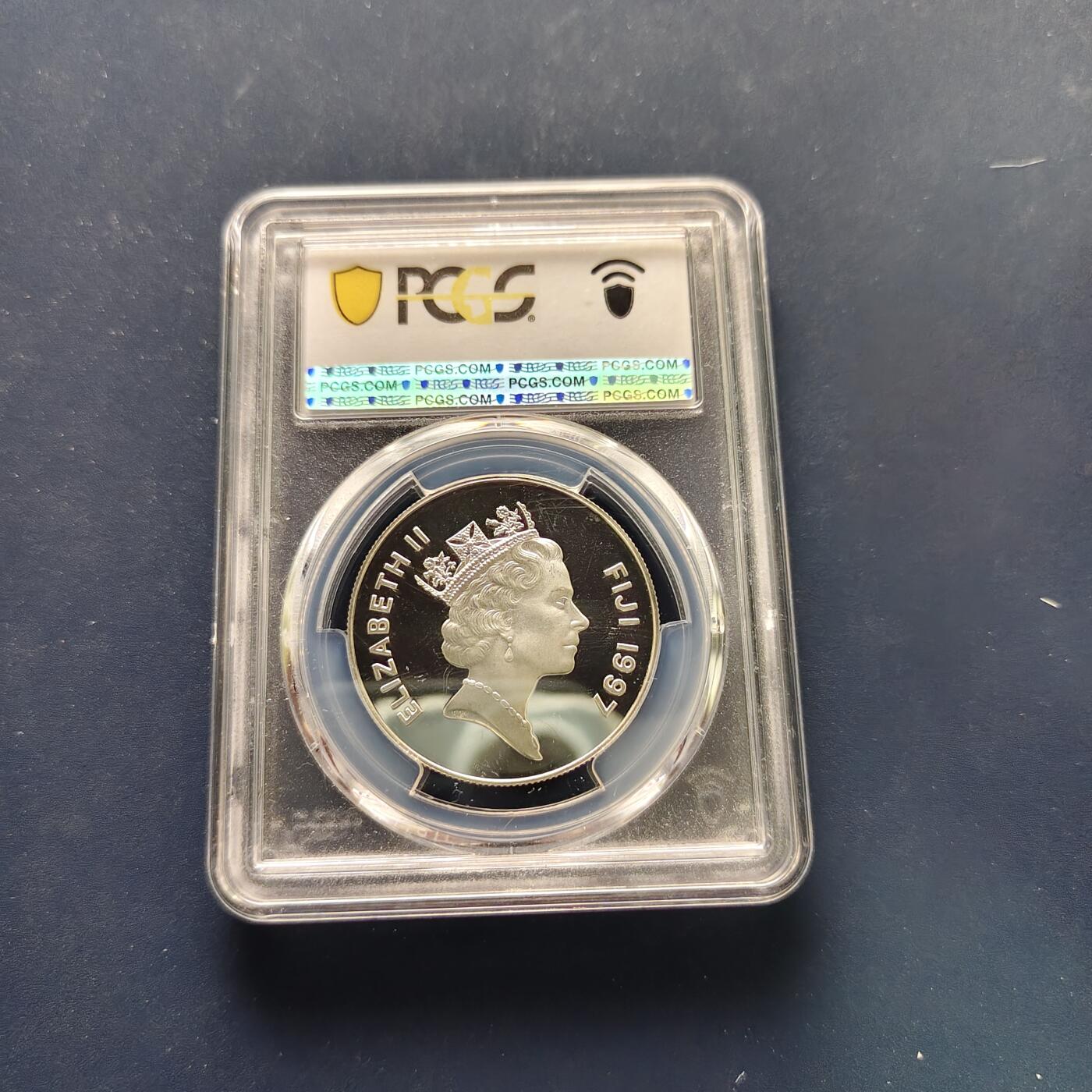 【全场包邮】纯粹捡漏拍495场-持续更新中 【收藏级·亚军分】斐济1997年10元女王金婚局部镀金精制克朗型纪念银币-PCGS PR67 DCAM