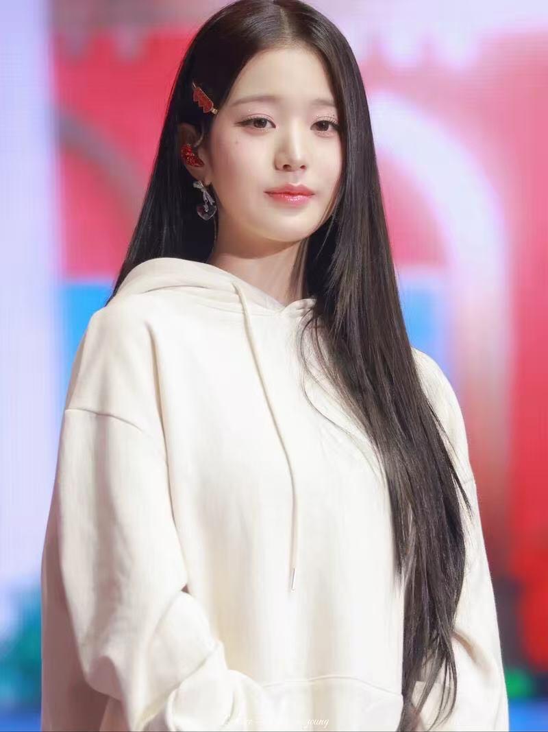 零元拍：张元英亲签美美签字卡，兄弟们不用不好意思直接冲就完了！！！！尺寸 205×220MM