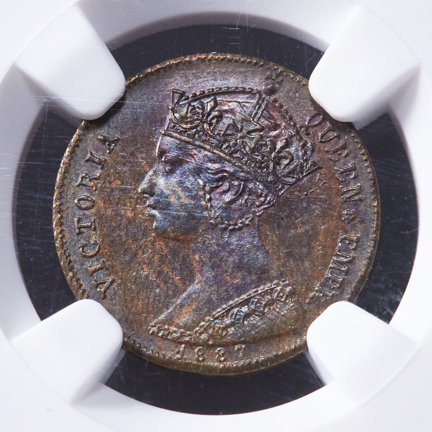 【俄甄集藏】“万象更新、马呈祥瑞”迎新春俄甄精品场-2026年(047)01-21 星期三 晚 19:30 全场包邮 英国1887年维多利亚高冠版1/2法新试机模具代用铜币3枚一组，NGC AU58-MS64RB，转光品相