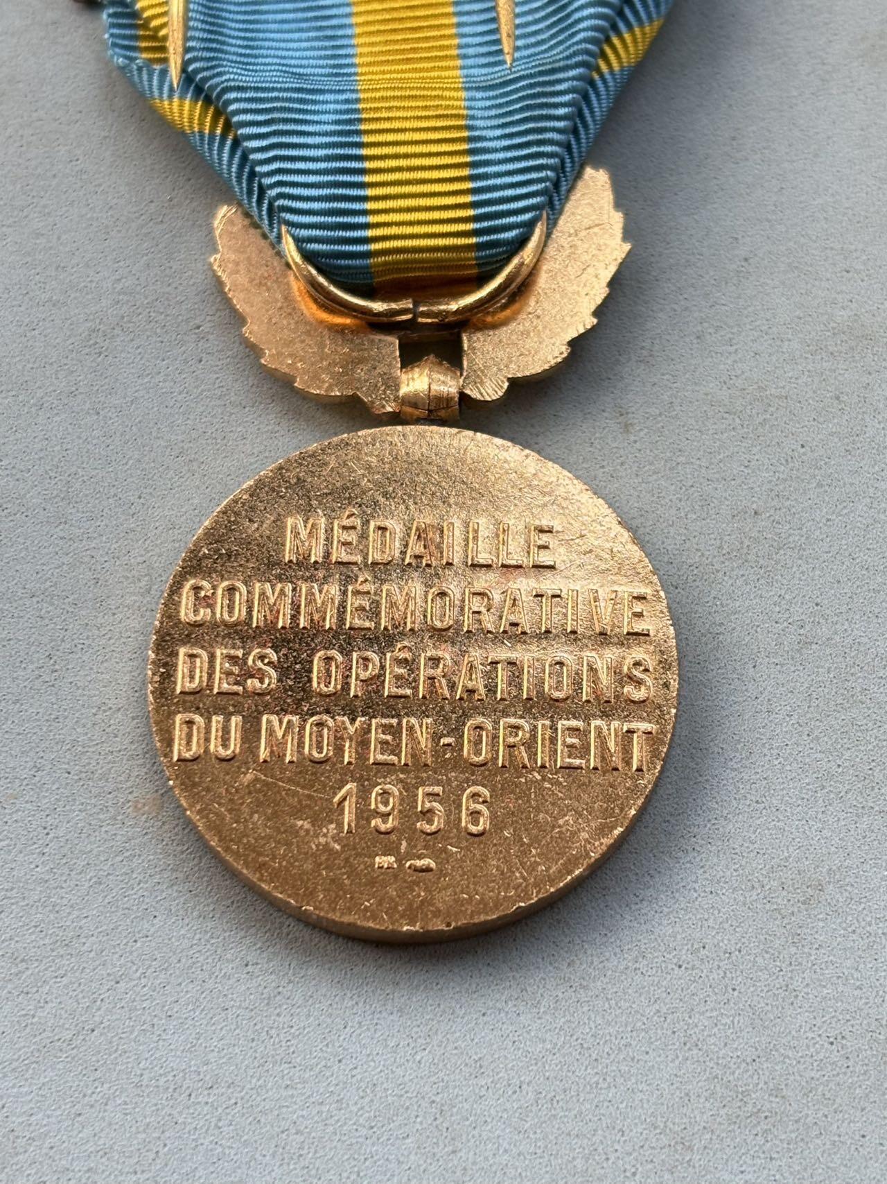 盛世勋华——号角文化勋章邮票专场拍卖第299期 法国第二次中东战争奖章 带中东铭条 授予1956年苏伊士运河事件中和英军一起占领埃及苏伊士运河运河并与埃军作战的法军，总量不超过一万枚，数量很少，是法国数量最少的战役章之一， 巴黎造币局造带厂标 铜镀金