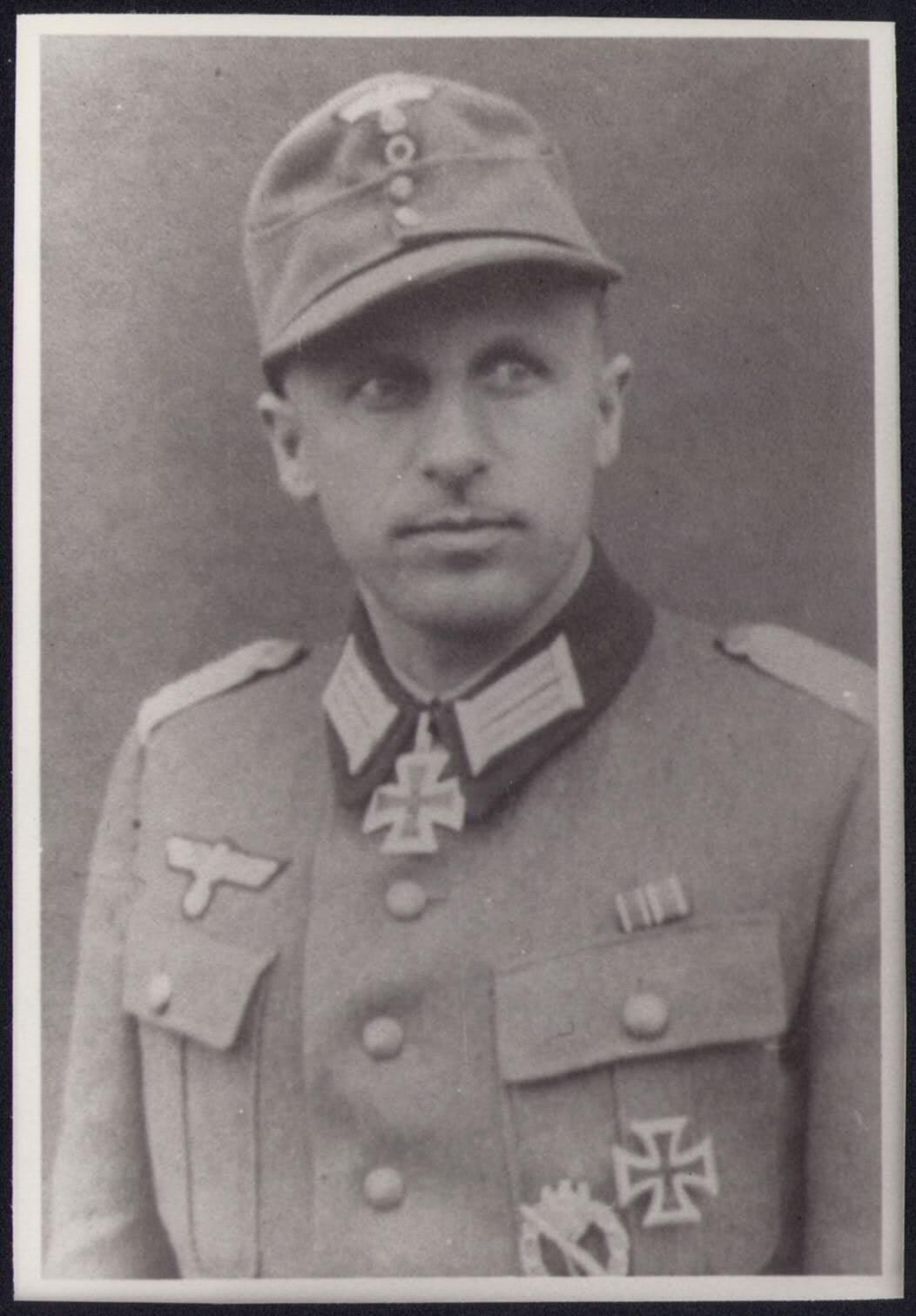 小驴勋章奖章收藏1月17日周六晚六点拍卖（珍爱和平，收藏战争，铭记历史，勿忘国耻，忠党爱国。有偿代拍，送拍规则在简介最后，参拍须阅读规则后再参拍，关系到运费包装发货时效真假辨别等关键信息，拍卖时不再发原图，看大图店主微信码在拍卖店铺介绍里） 98步兵师Eugen Sonntag战后亲签