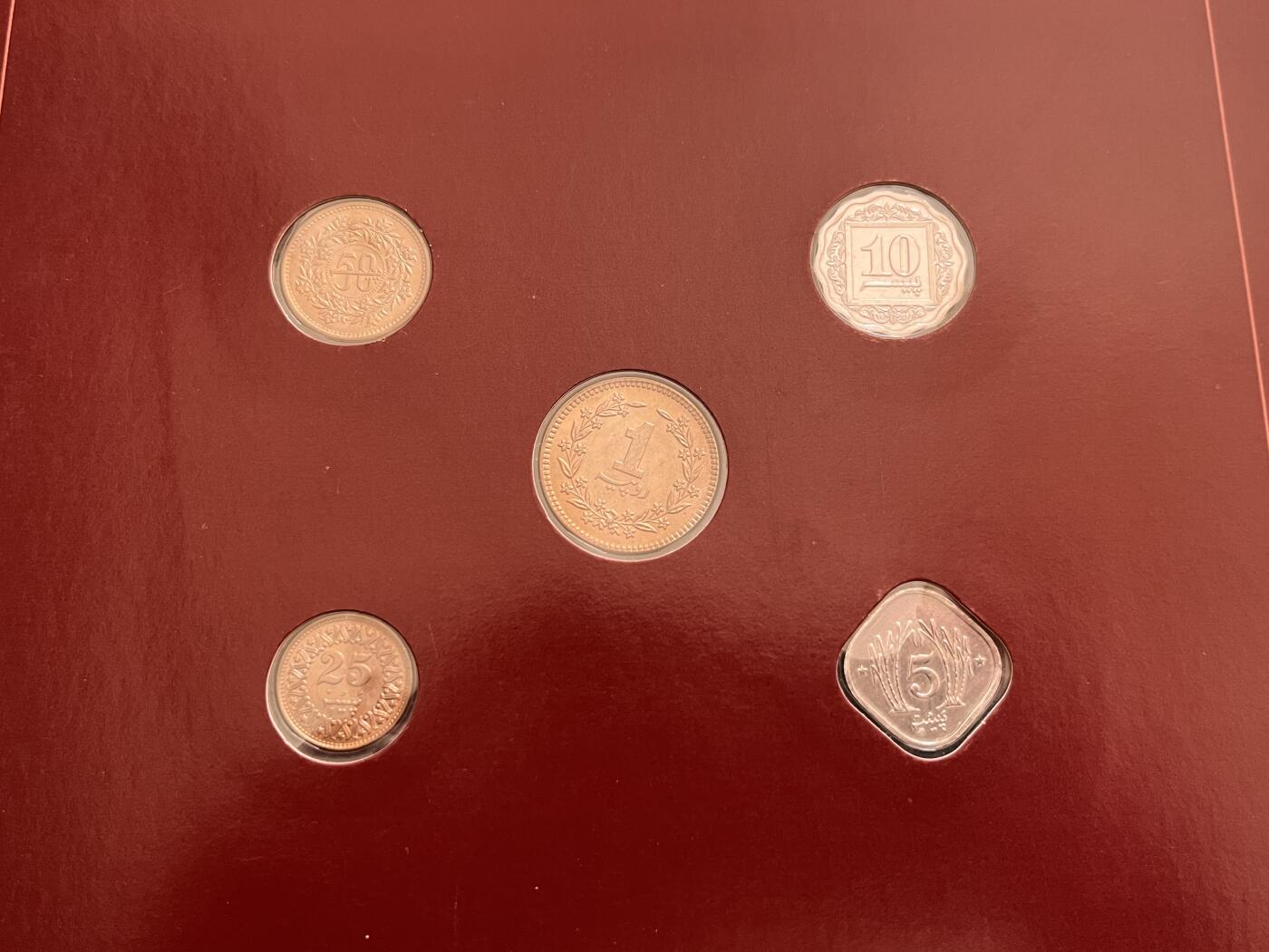 咖啡豆•收藏 2025年Jan_22th世界各国富兰克林套币拍卖 巴基斯坦/英国-世界各国UNC硬币套币富兰克林包装 如图英国少一枚