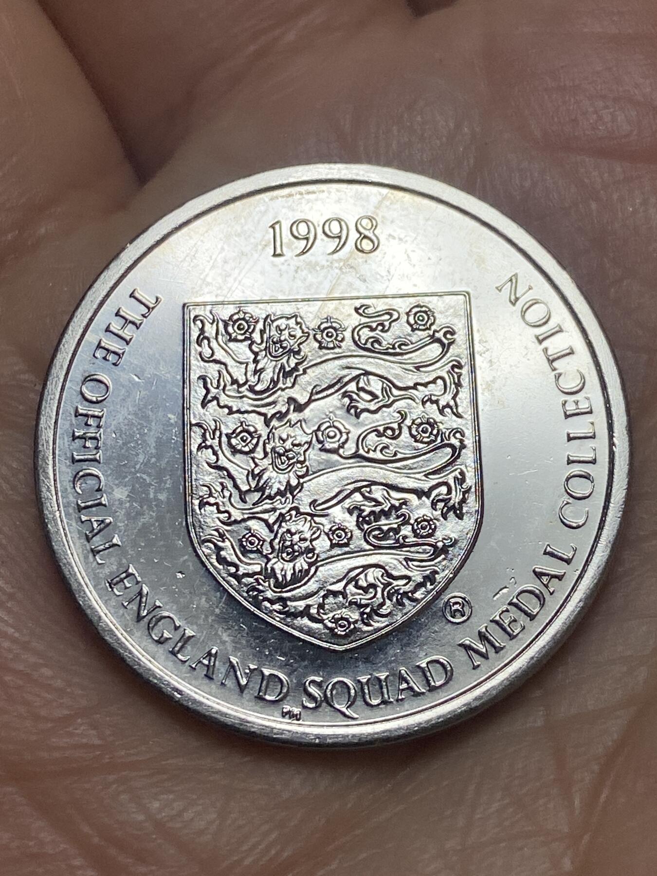 2026年第九场(总第一百七十八场）外国好品散币场(免佣金) 英国🇬🇧1998年法国世界杯纪念章(英格兰国家队核心中场–大卫·贝克汉姆)