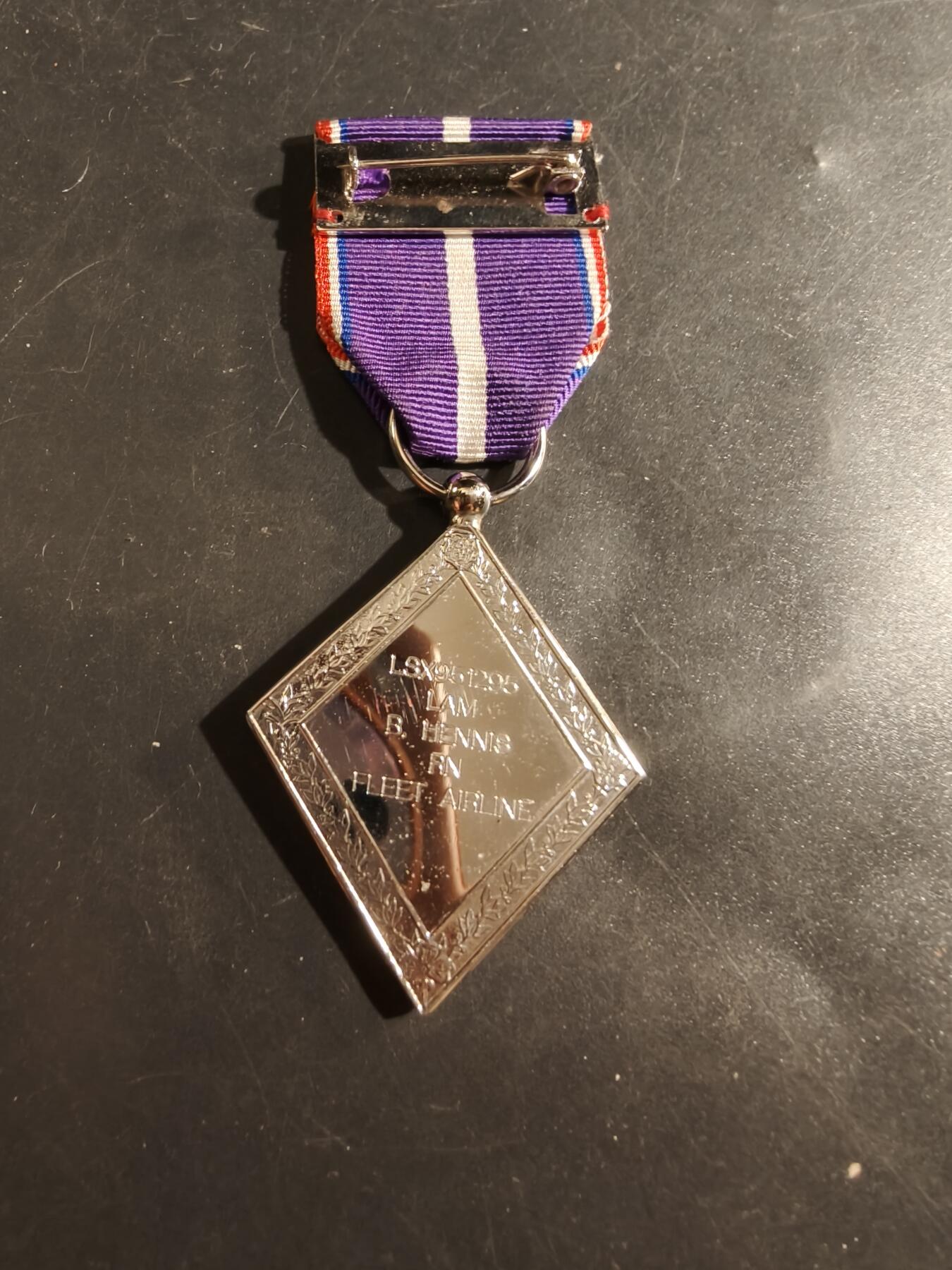 老王徽章第177期 英国伊丽莎白二世女王钻禧纪念章    带背铭   海军舰队航空兵获得