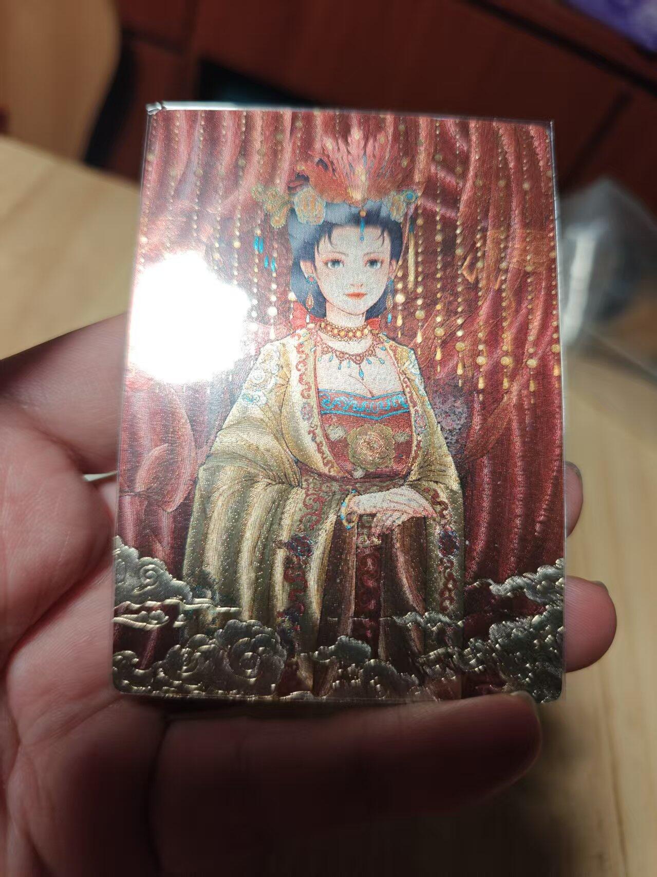 寸草不生拍卖第十八期  小花瓣分我家族 联名  女儿国国王限编 077/138