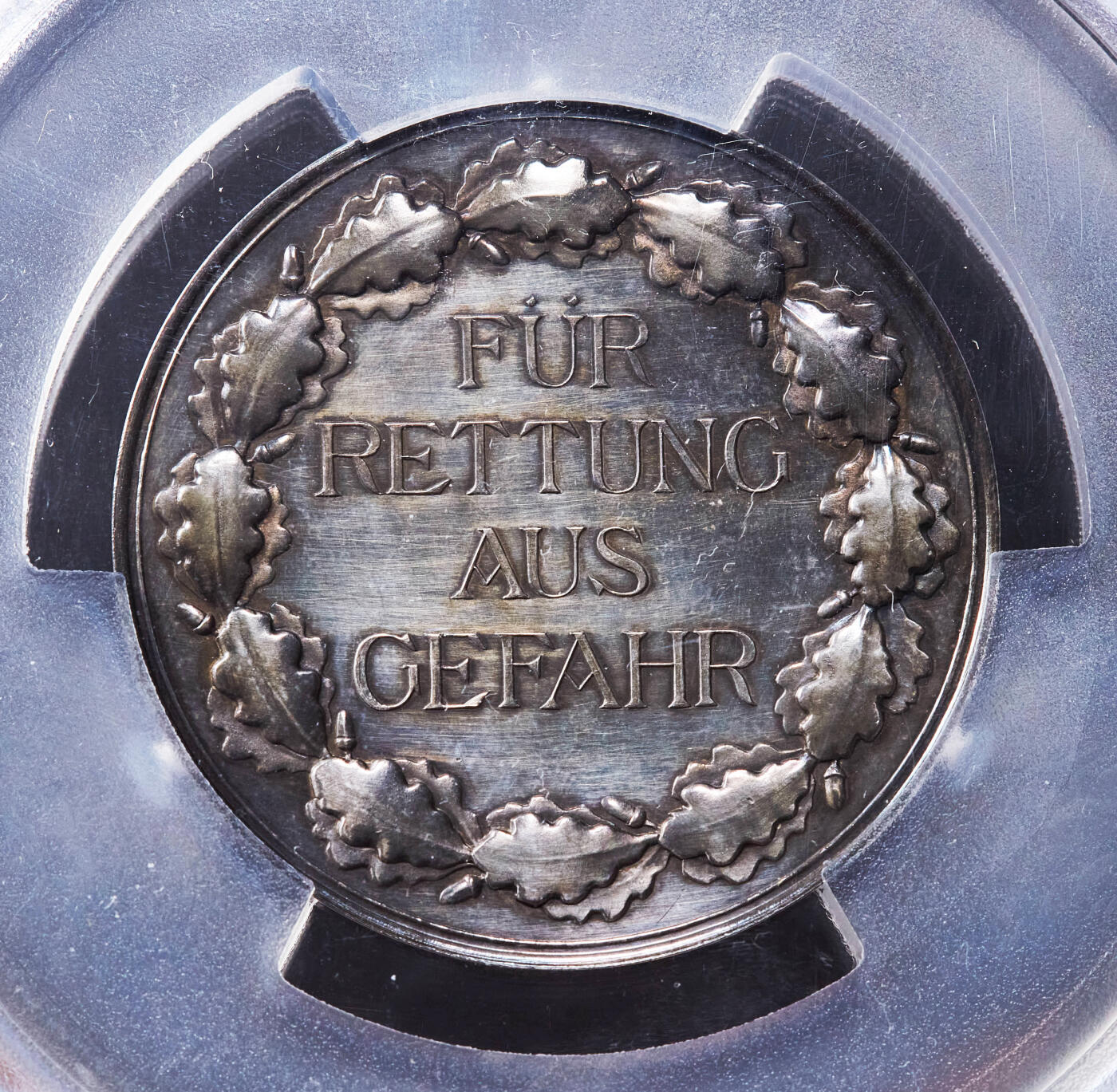 【俄甄集藏】“万象更新、马呈祥瑞”迎新春俄甄精品场-2026年(047)01-21 星期三 晚 19:30 全场包邮 德国第三帝国1933-1945年“危险救援”大银章，PCGS MS62，颁发给在火灾、事故或空袭等险情下实施救援的德国平民，是第三帝国社会荣誉表彰的一类奖章，酱彩老包浆，稀少品种 ，冠军分，直径：48mm