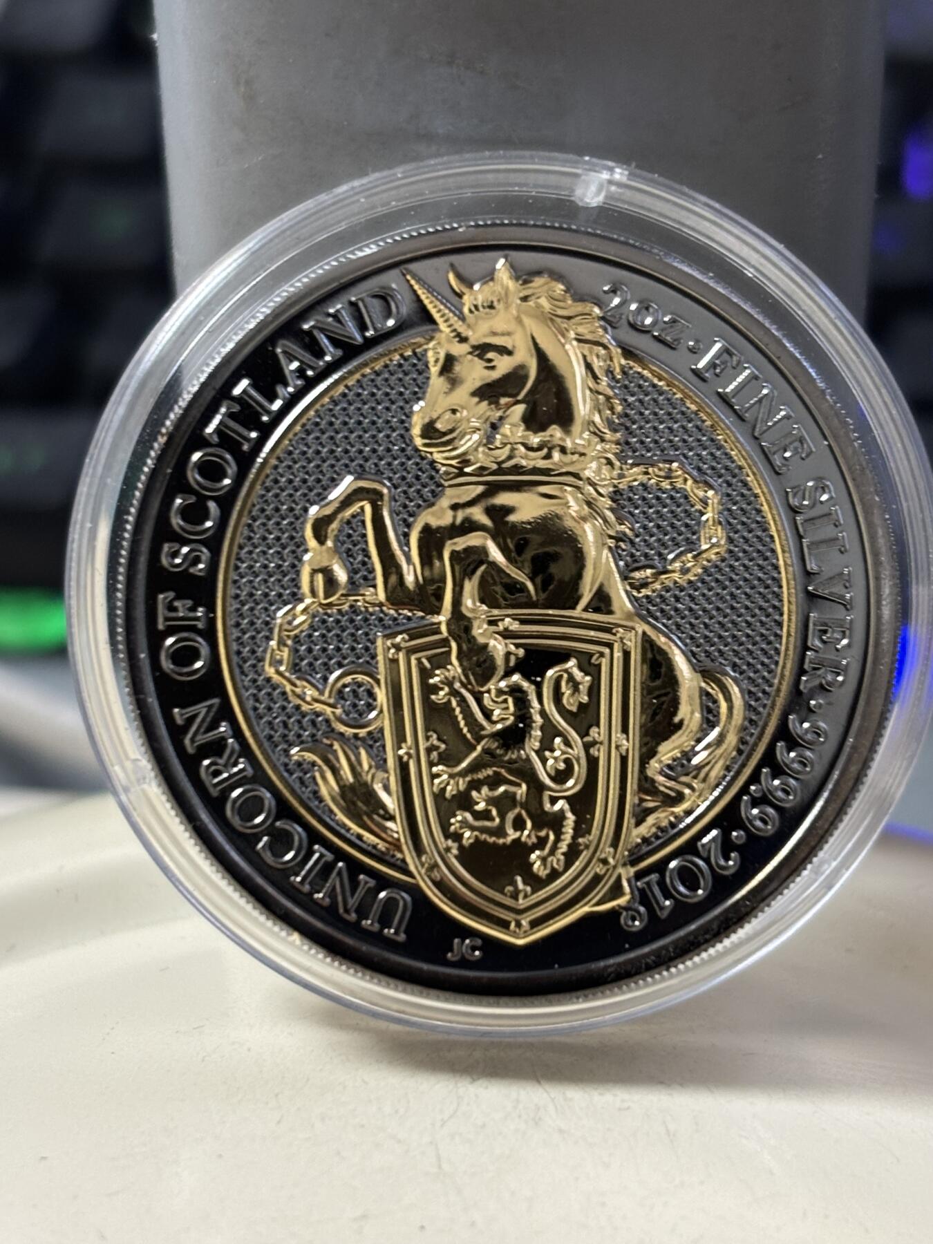 第188期拍卖 英国2018年女王神兽系列独角兽2盎司钌化镀金纪念银币，999银，发行2000枚，有氧化