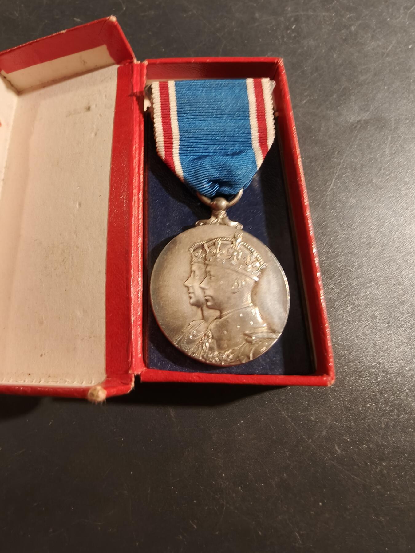 老王徽章第177期 英国乔治六世国王加冕纪念章   925银   30g    原盒