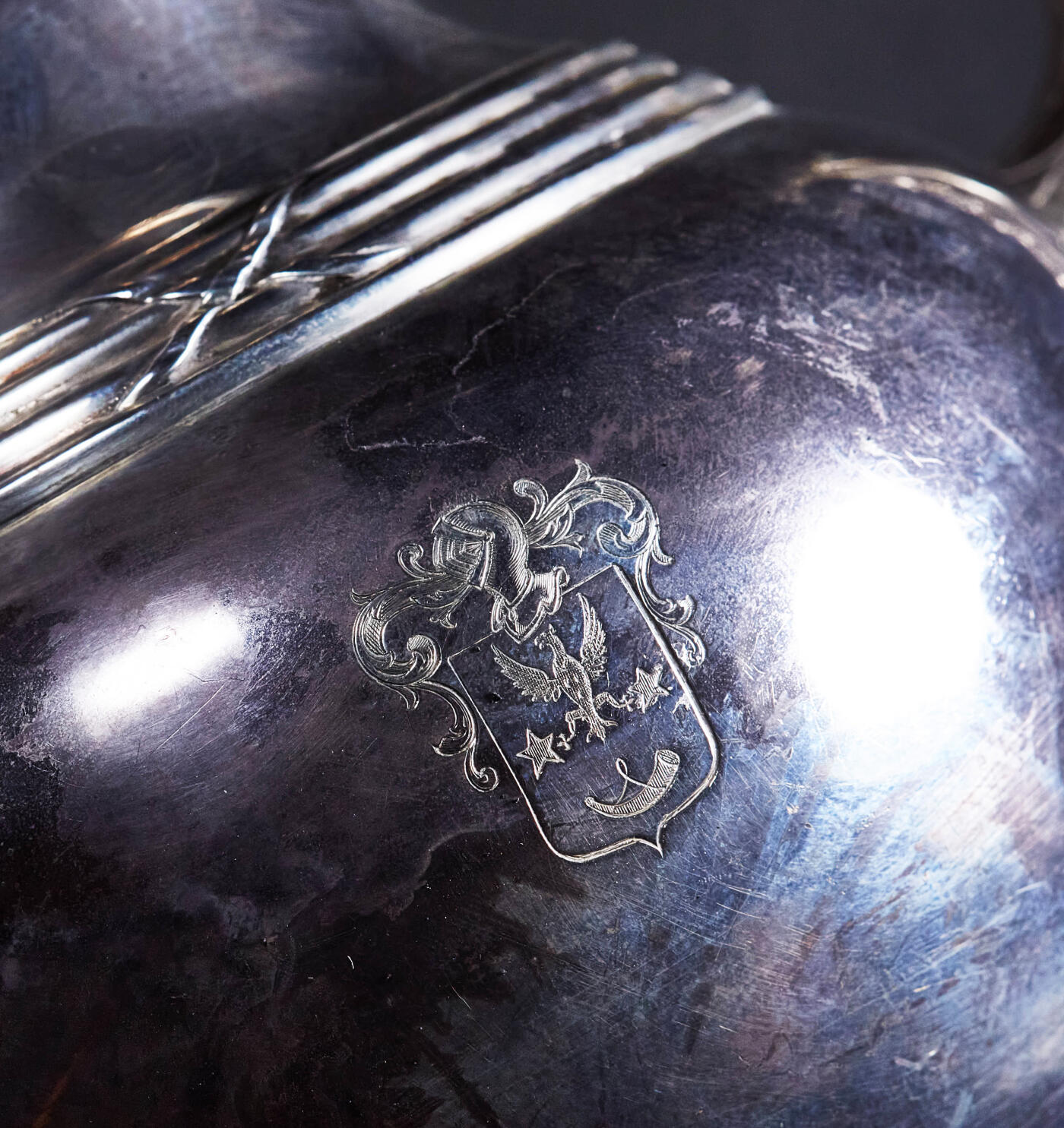 【俄甄集藏】“万象更新、马呈祥瑞”迎新春俄甄精品场-2026年(047)01-21 星期三 晚 19:30 全场包邮 比利时1831-1868年新古典主义风格古董银茶壶，高：210mm，总宽：225mm，壶身直径：120mm，重量：635克，800银