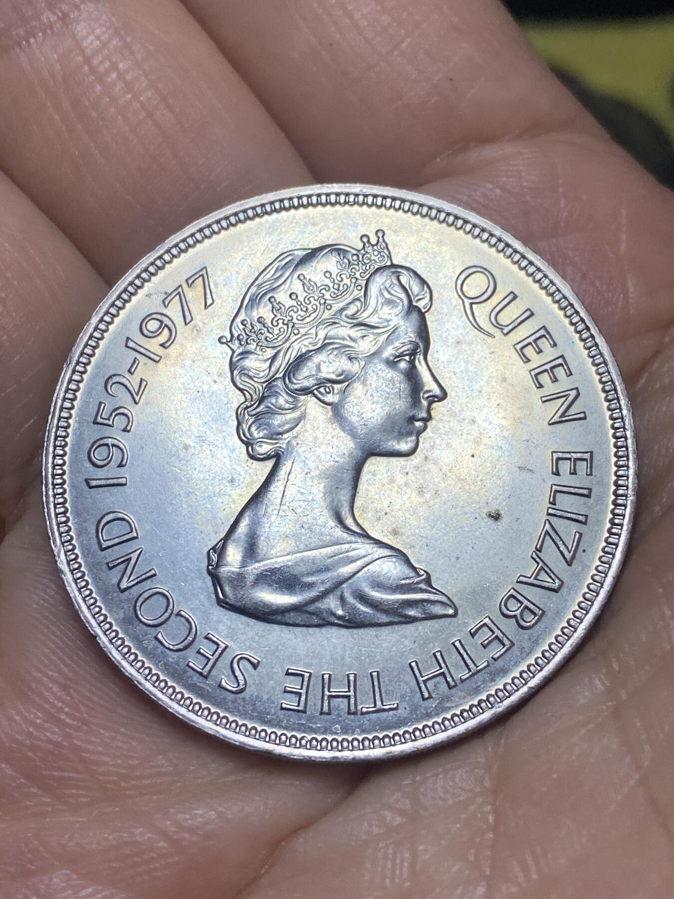 2026年第九场(总第一百七十八场）外国好品散币场(免佣金) 好品–英属根西岛🇬🇬1977年25便士克朗型大币(伊丽莎白二世登基25周年银禧纪念币)