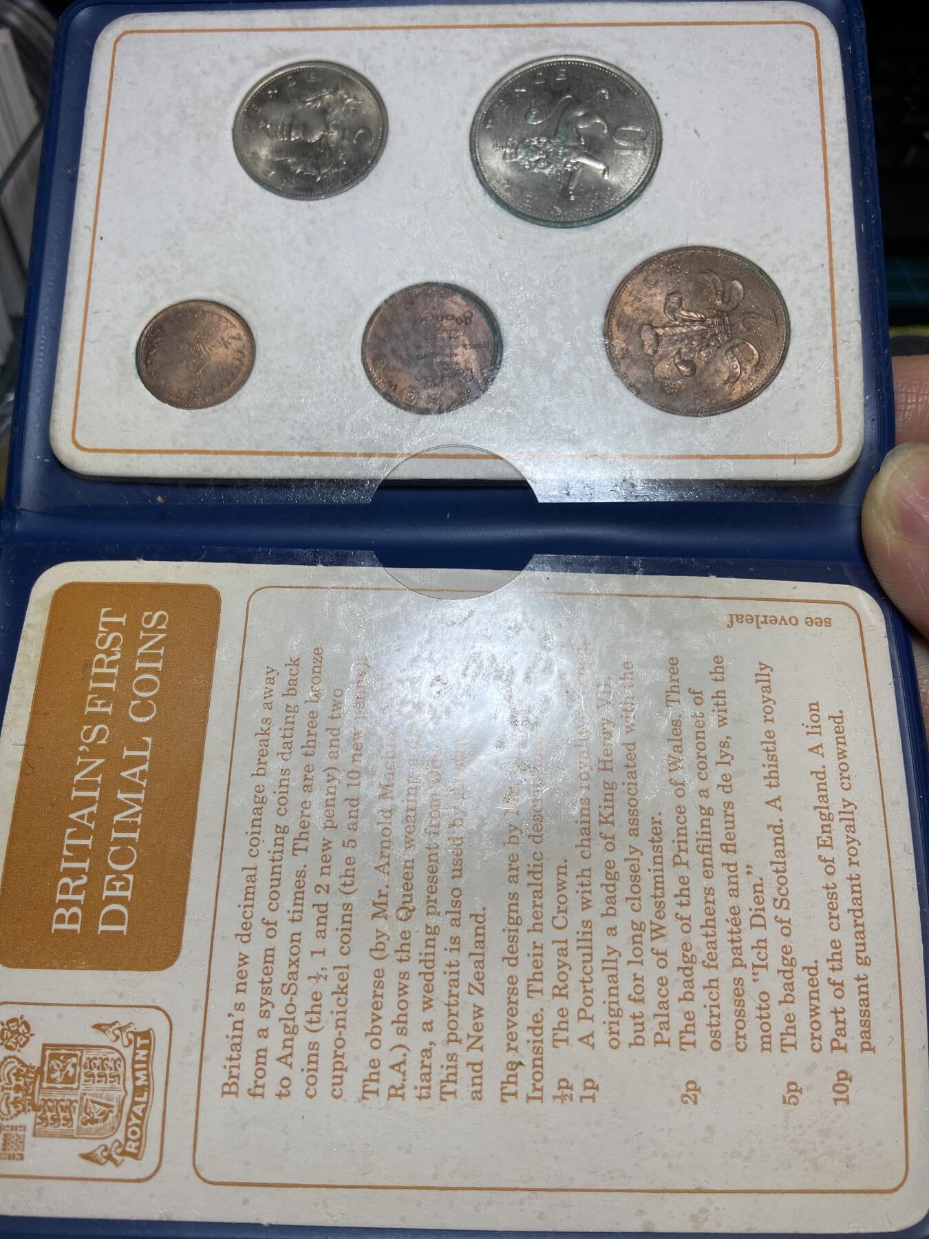 2026年第九场(总第一百七十八场）外国好品散币场(免佣金) 英国🇬🇧原装套册5枚(伊丽莎白二世中年花冠，十进制第一版首发年套币)