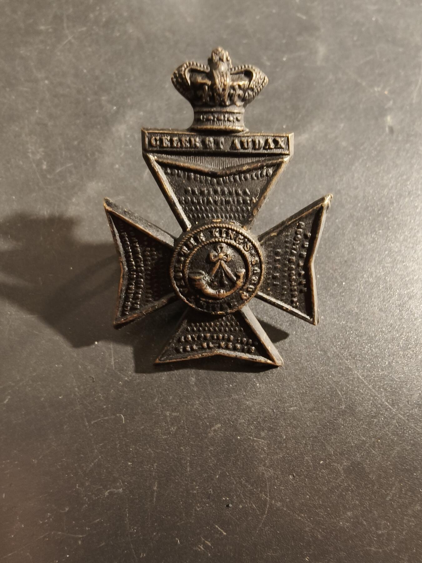 老王徽章第177期 英国国王皇家步枪团帽徽     维多利亚女王时期