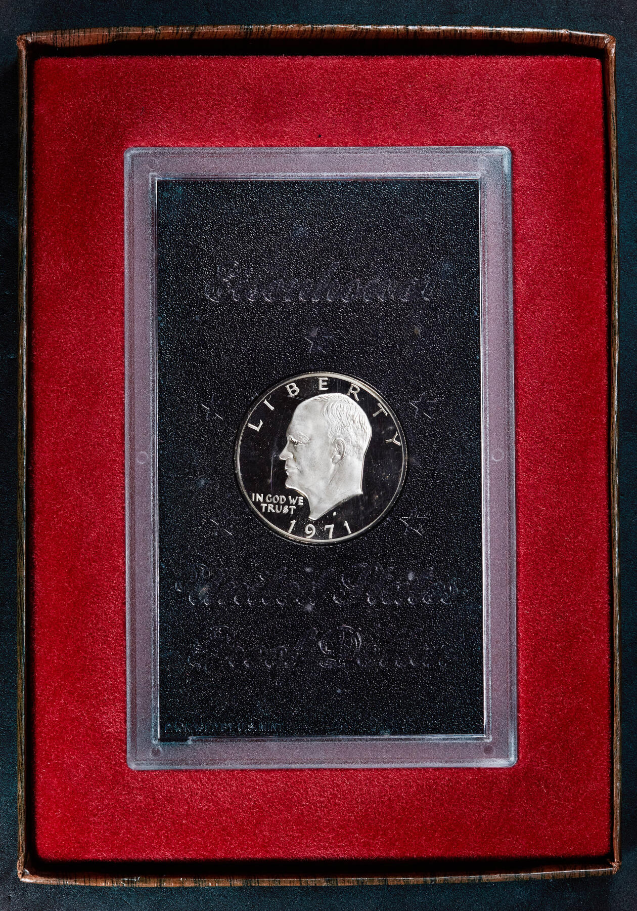 【俄甄集藏】“万象更新、马呈祥瑞”迎新春俄甄精品场-2026年(047)01-21 星期三 晚 19:30 全场包邮 美国1971年S版艾森豪威尔精制一元大银币，原盒精装，品相完好，重24.59克，400银