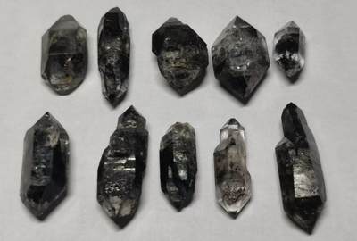 七河·世界币章小拍（总第34期） - 藏家出品X677（12） 云贵闪灵水晶原石 深色系 一组 10 件 