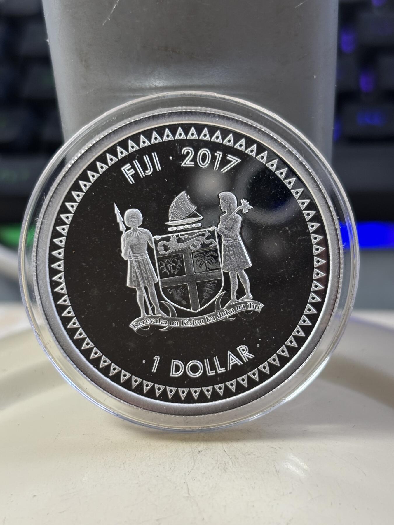 第188期拍卖 少见 斐济2017年葛饰北斋名画《神奈川冲浪里》精制彩色银币 1盎司999银 发行2500枚，