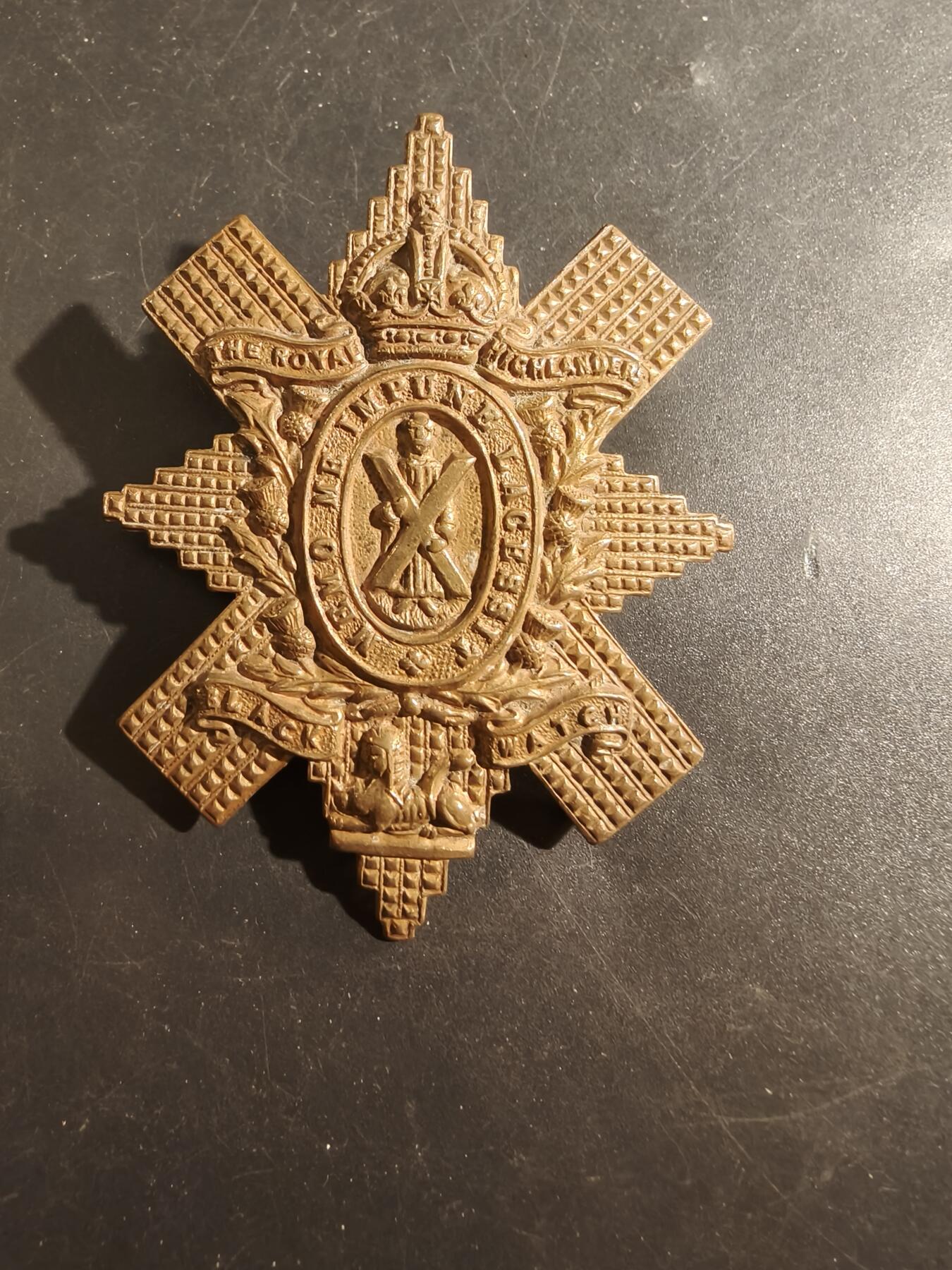 老王徽章第177期 英国皇家高地黑守卫步兵团帽徽      一战时期