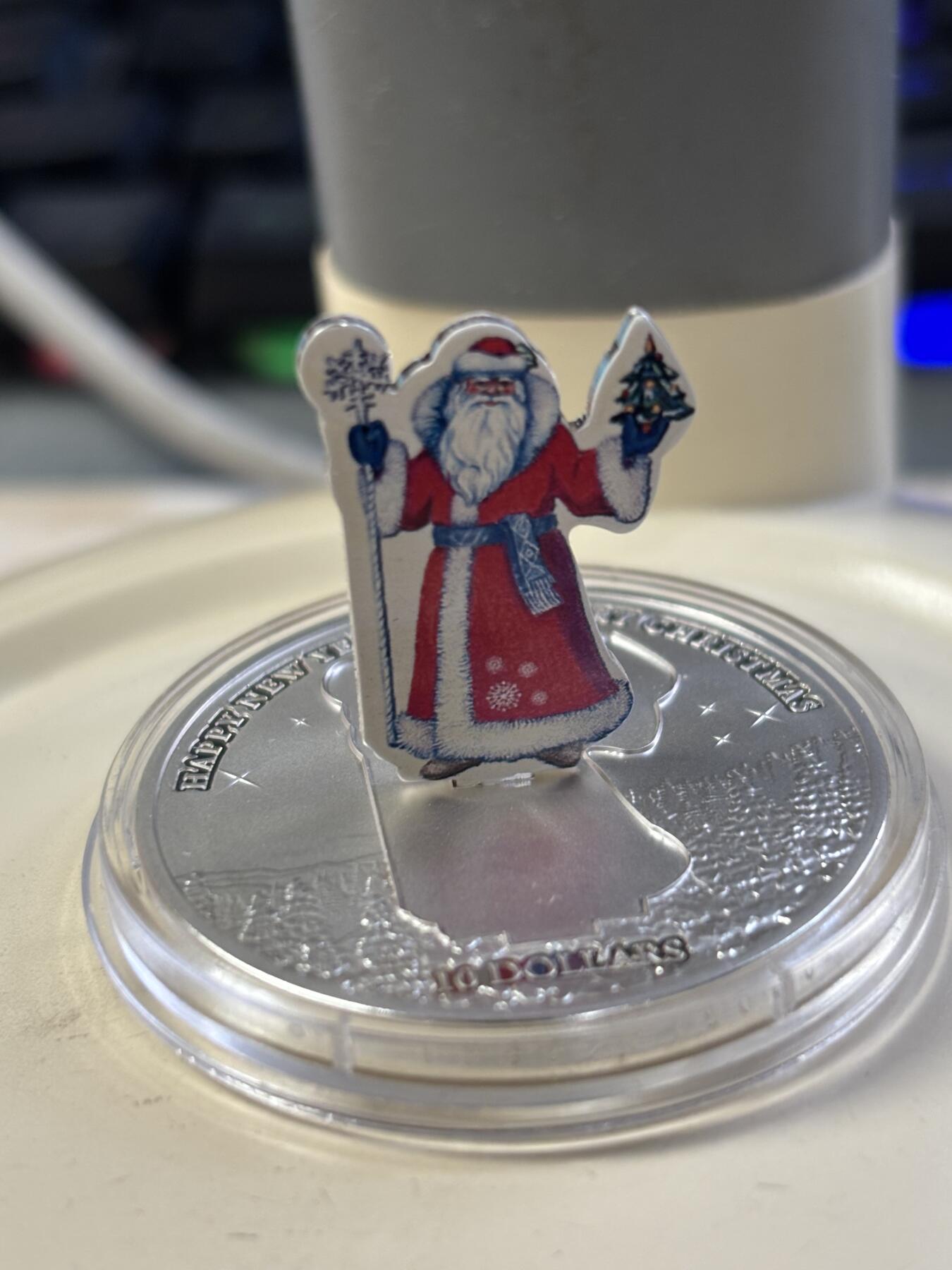 第188期拍卖 瑙鲁2008年圣诞快乐圣诞老人3D立体精制纪念银币，1盎司999银，发行15000枚，有黑点